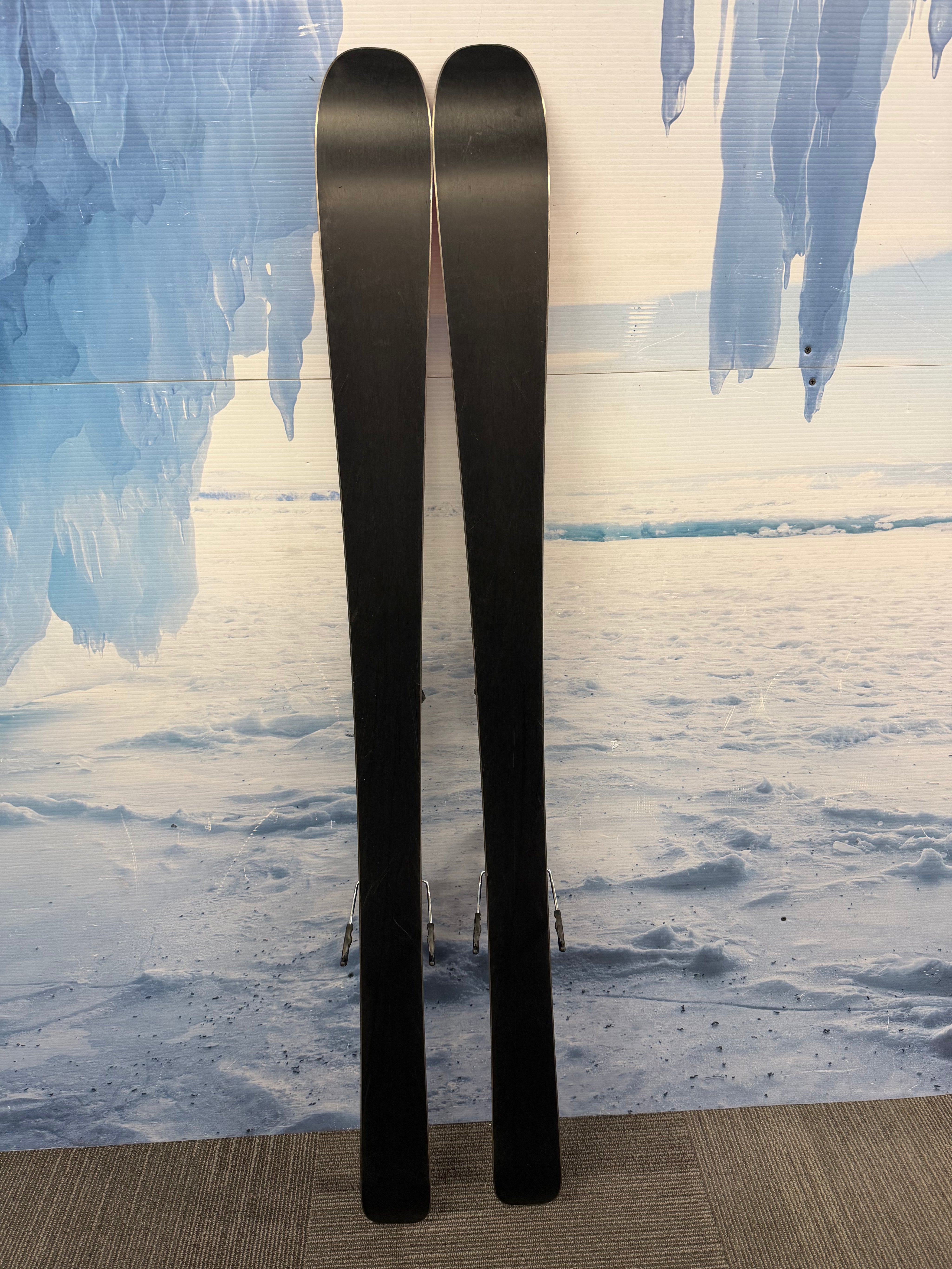 Used Atomic Maverick 83 R 157cm Skis w/Atomic M10 Bindings