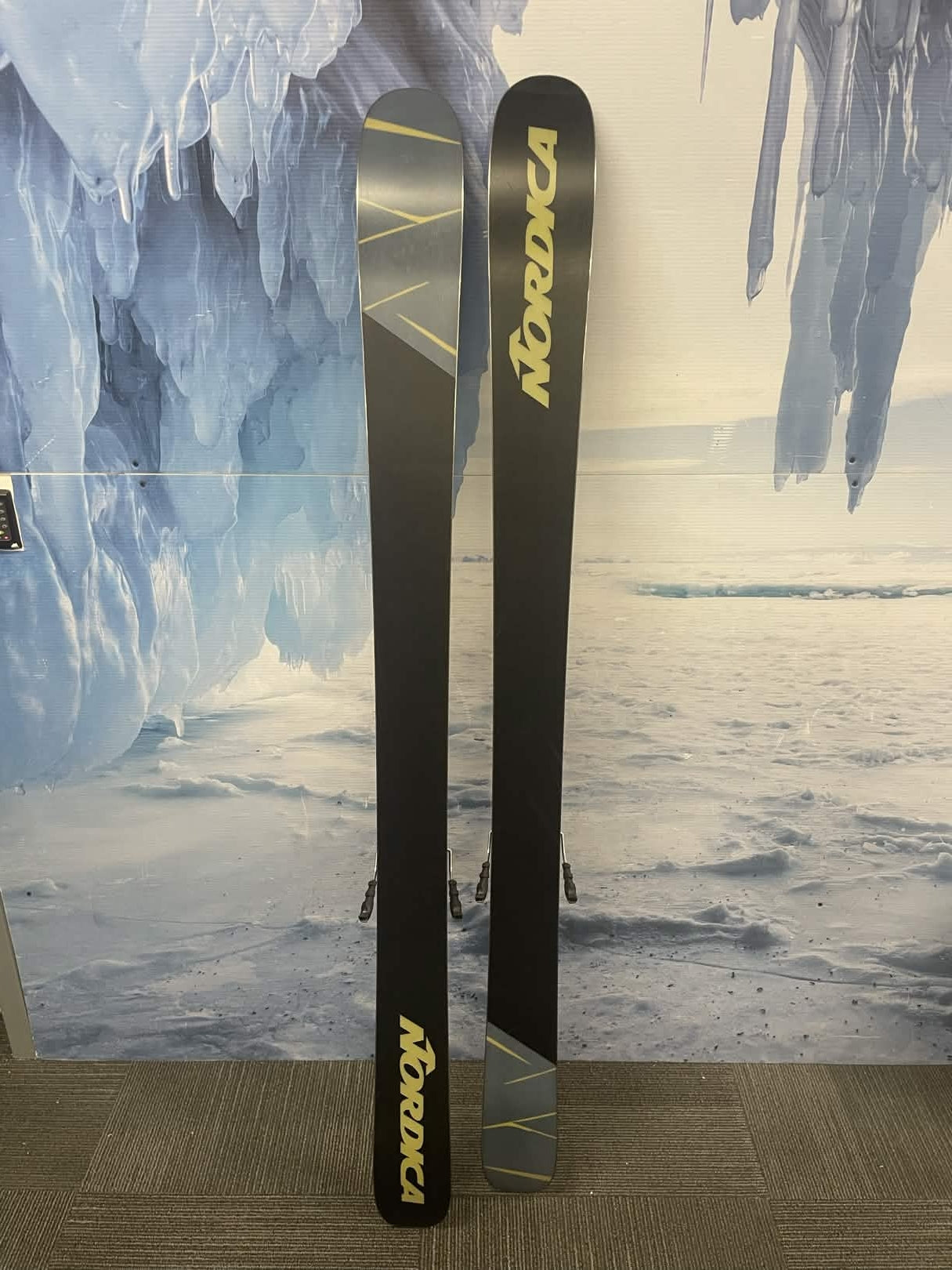 Used Nordica Unleashed 108 180cm Skis w/ TYROLIA Attack 13 Demo Binding - Used (2023)