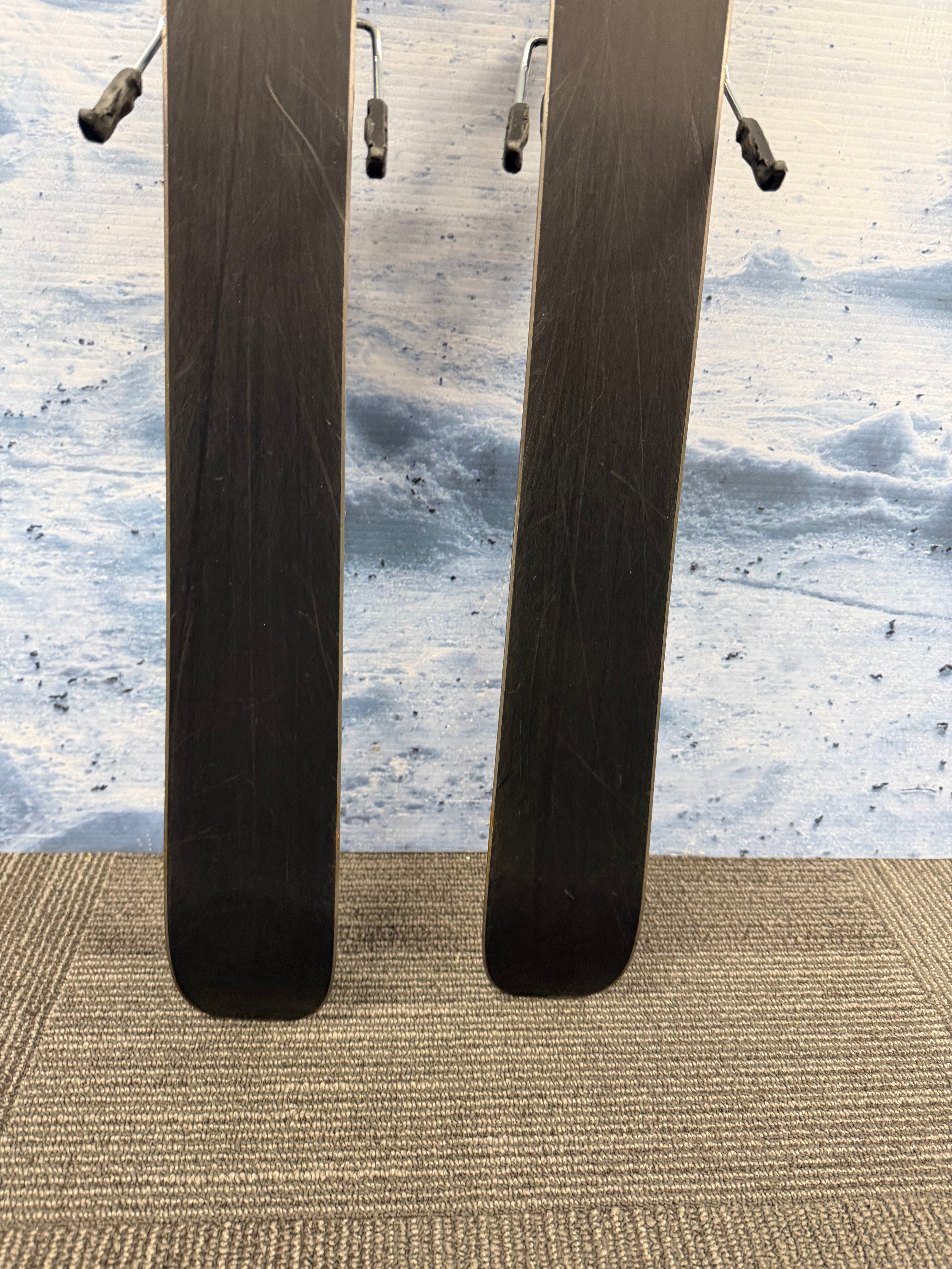 Used Atomic Maverick 83 R 157cm Skis w/Atomic M10 Bindings