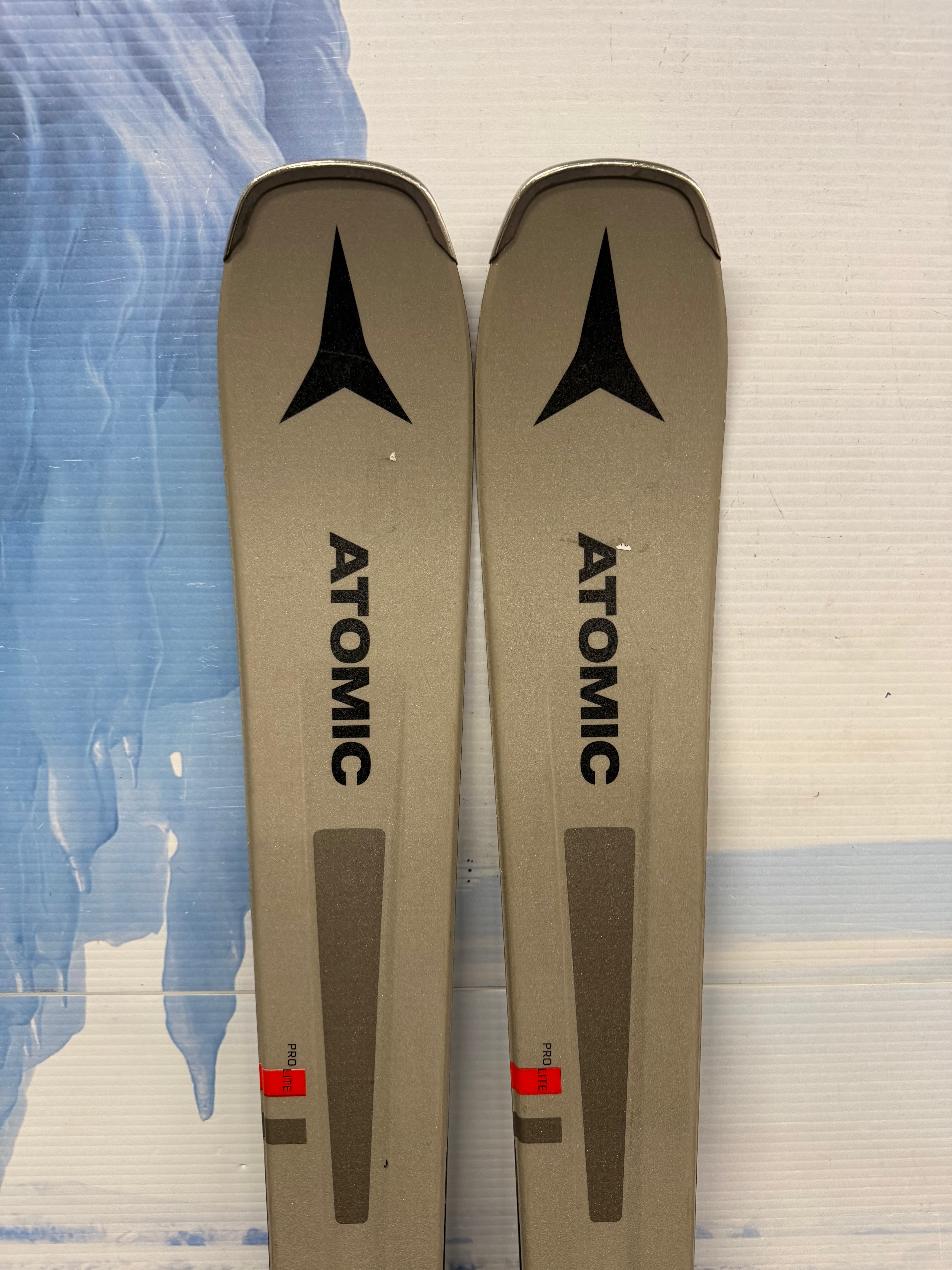 Used Atomic Vantage 75 161cm Skis w/Atomic M10 Bindings