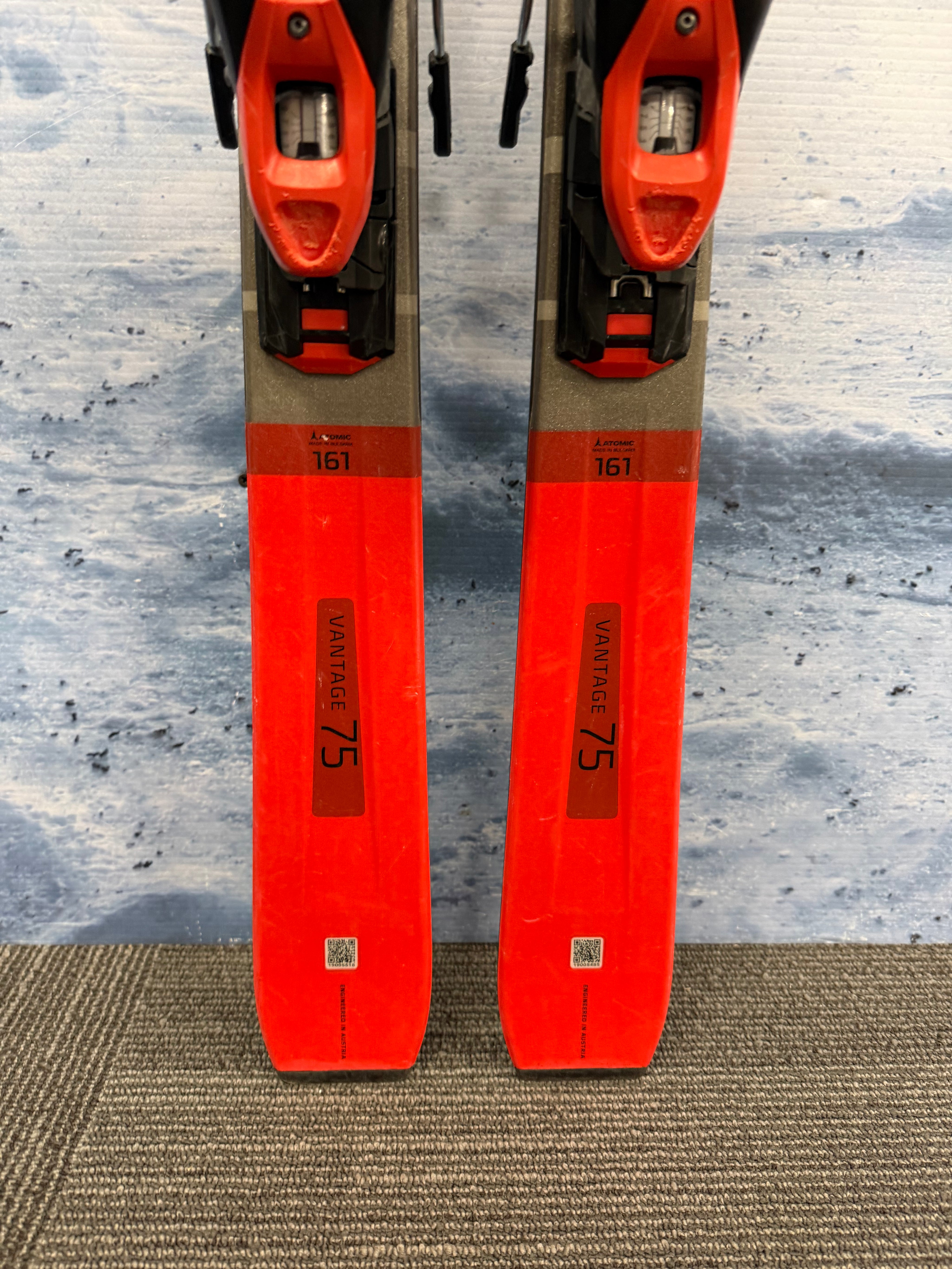 Used Atomic Vantage 75 161cm Skis w/Atomic M10 Bindings
