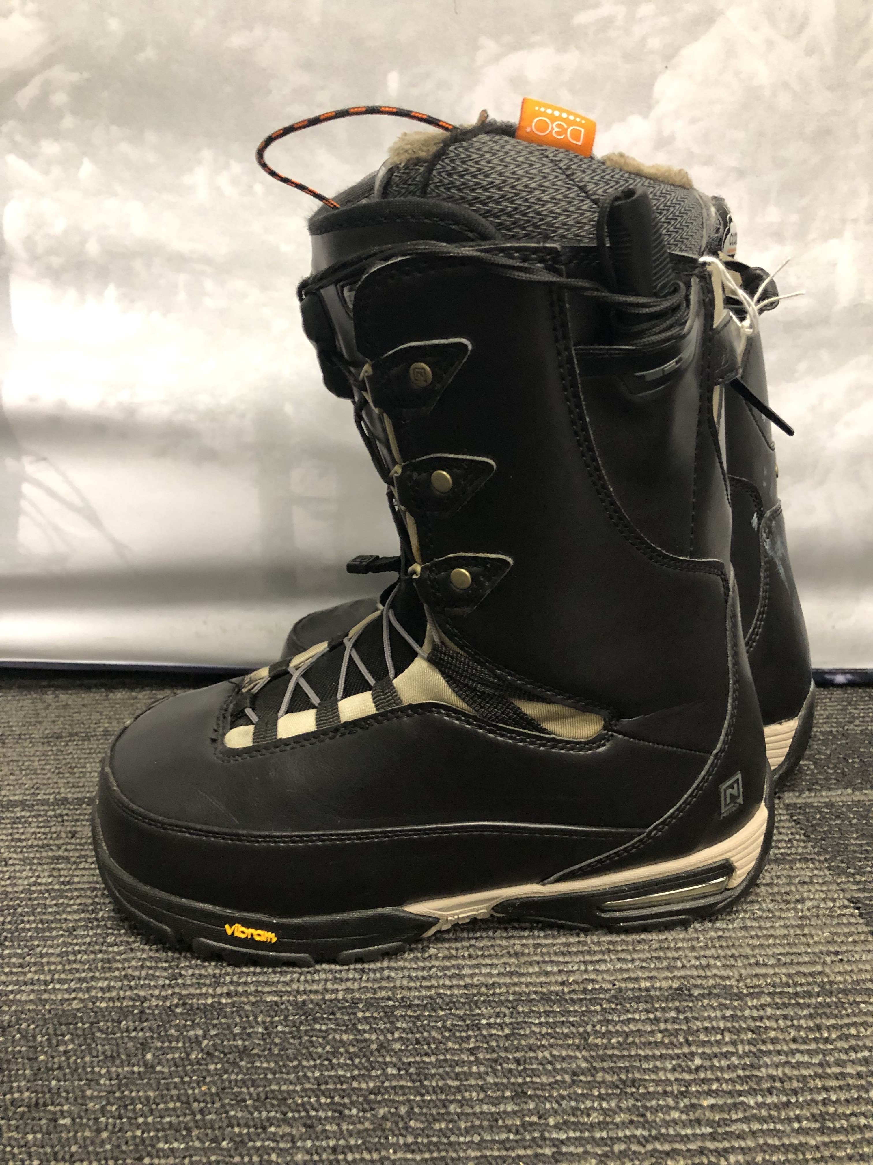 Used Nitro Womens Faint TLS Snowboard boot- 24.0MP