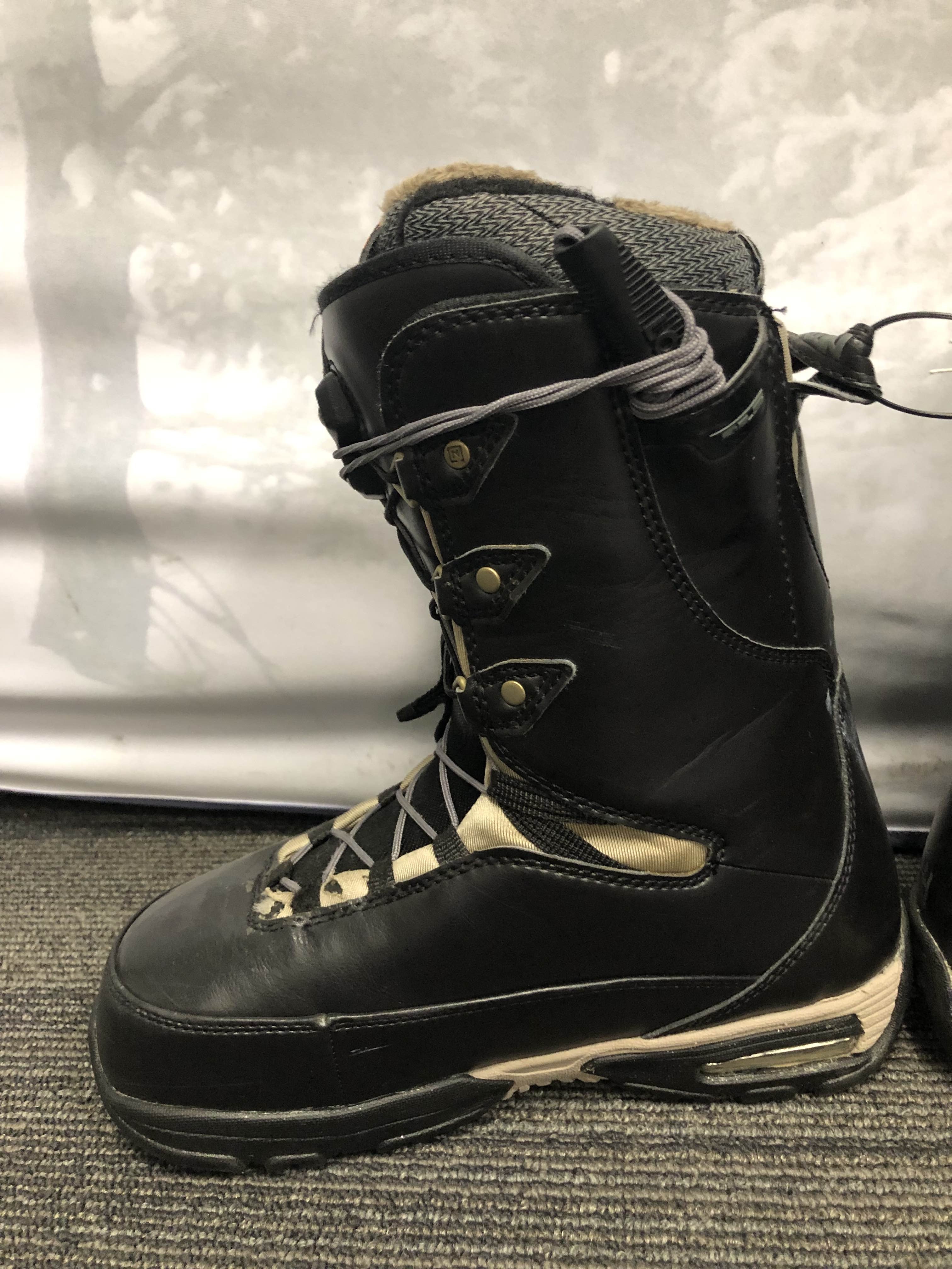 Used Nitro Womens Faint TLS Snowboard boot- 24.0MP