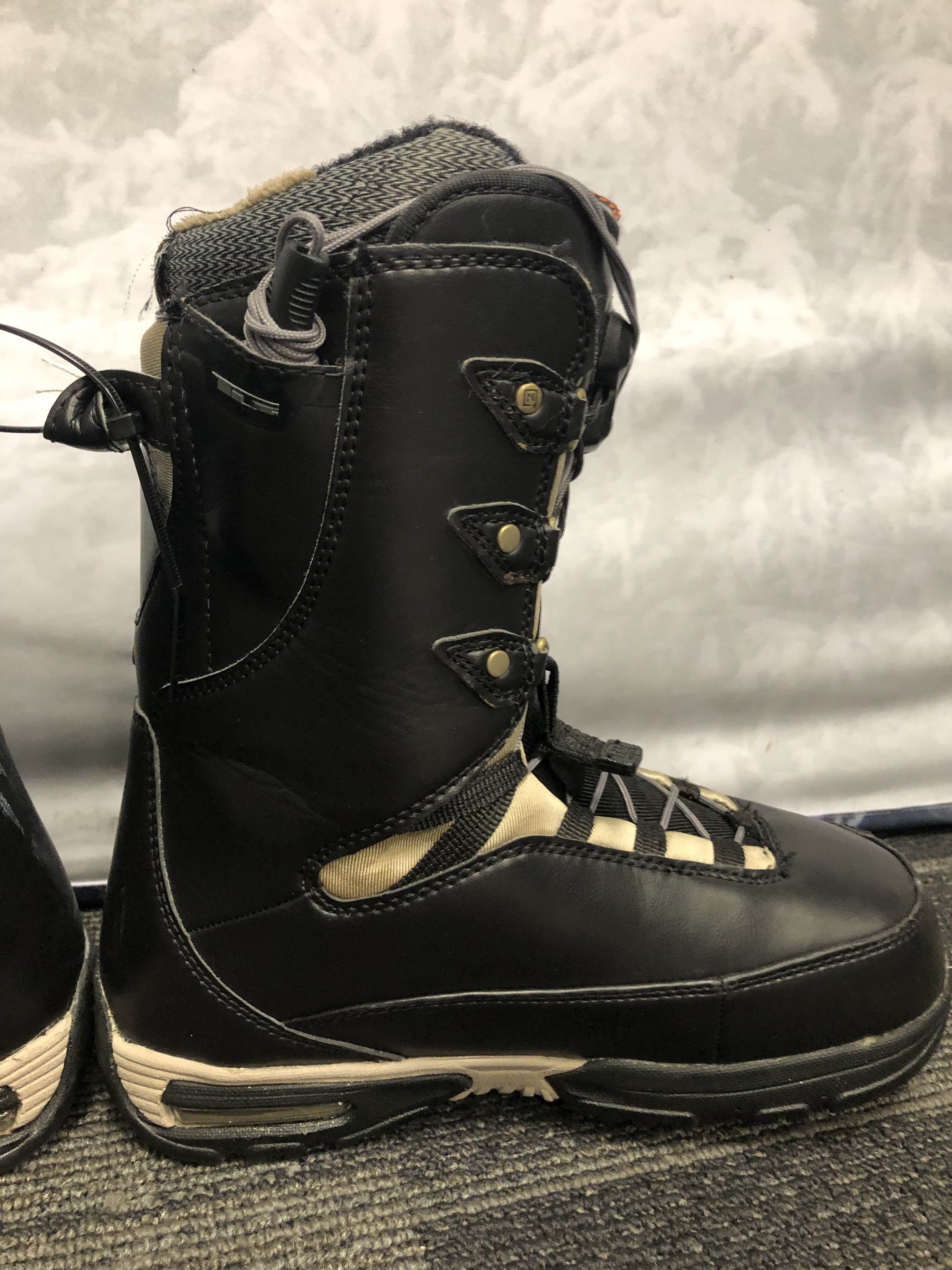 Used Nitro Womens Faint TLS Snowboard boot- 24.0MP