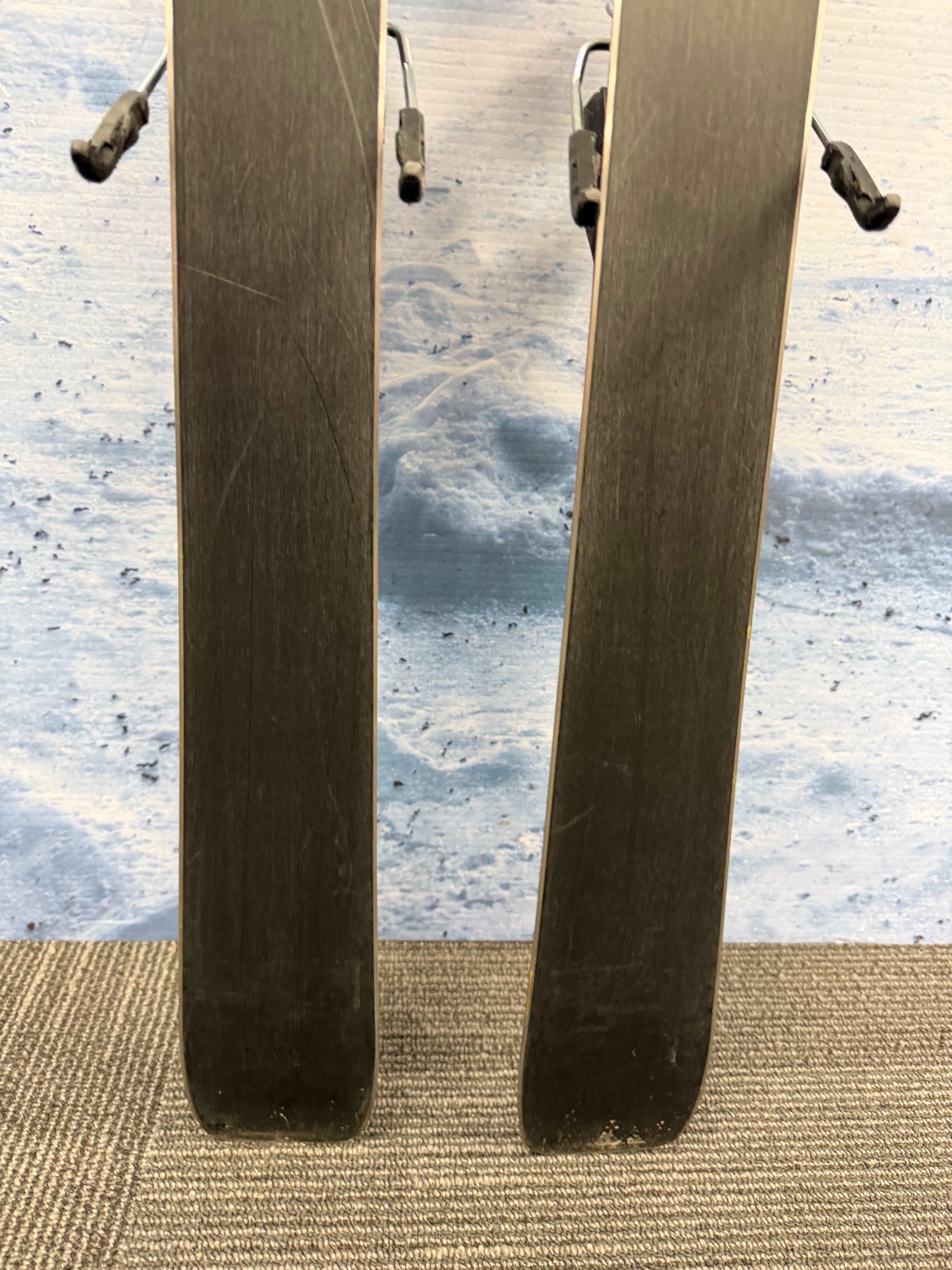 Used Salomon Distance 76 160cm Skis w/Salomon M10 Bindings