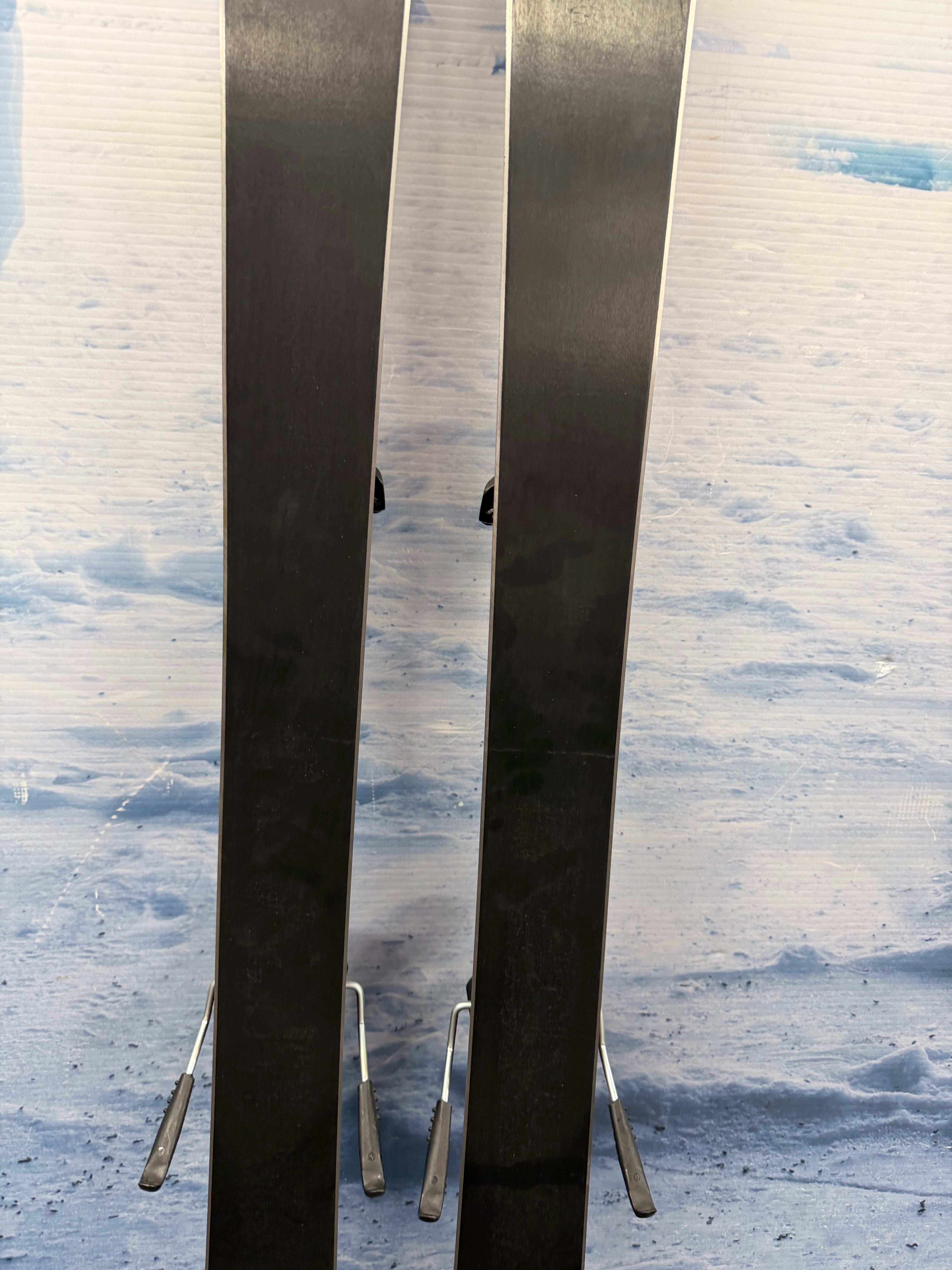 Used Explore 6 152cm Skis w/ Elan EL 9 Bindings