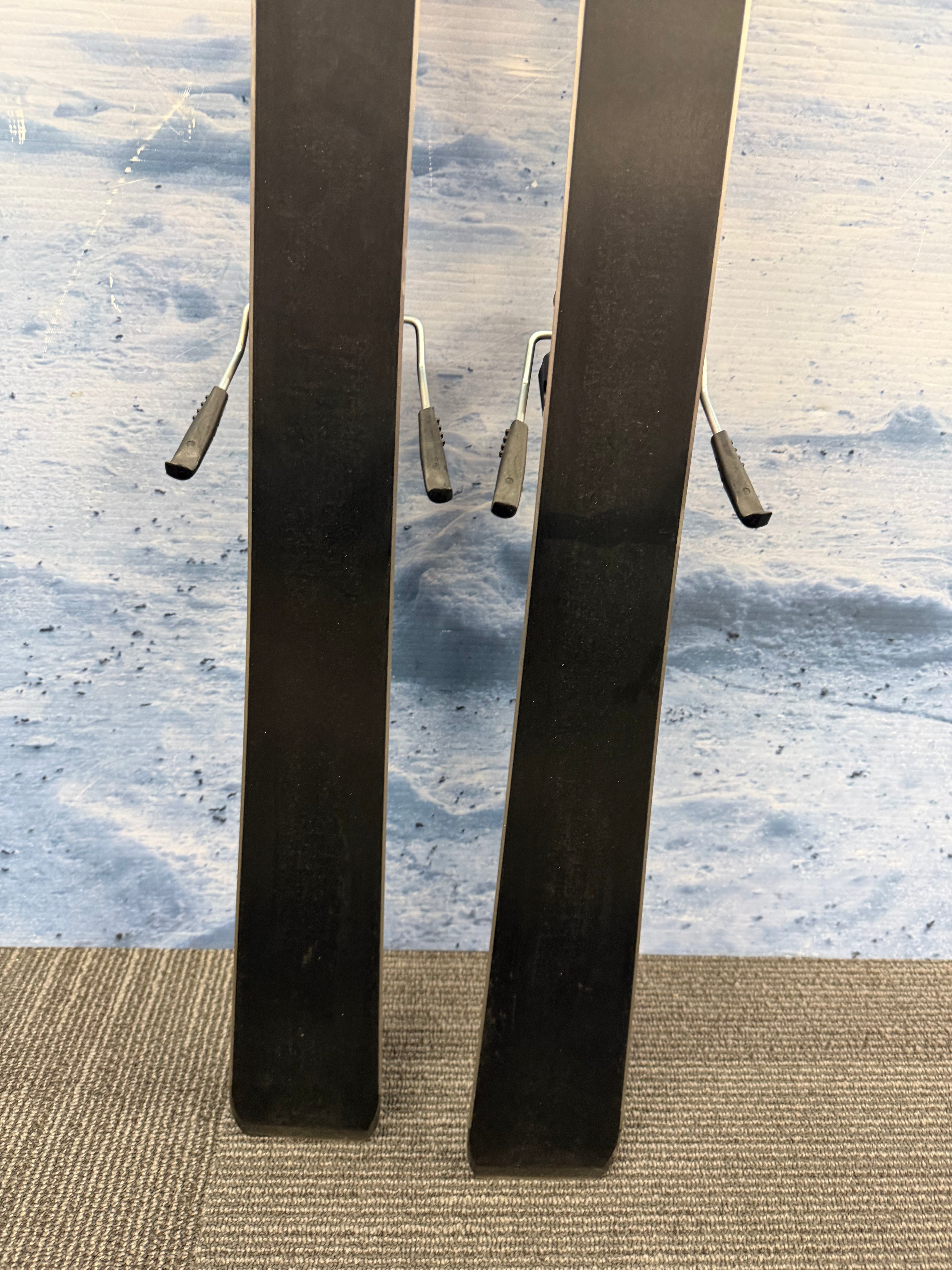Used Explore 6 152cm Skis w/ Elan EL 9 Bindings