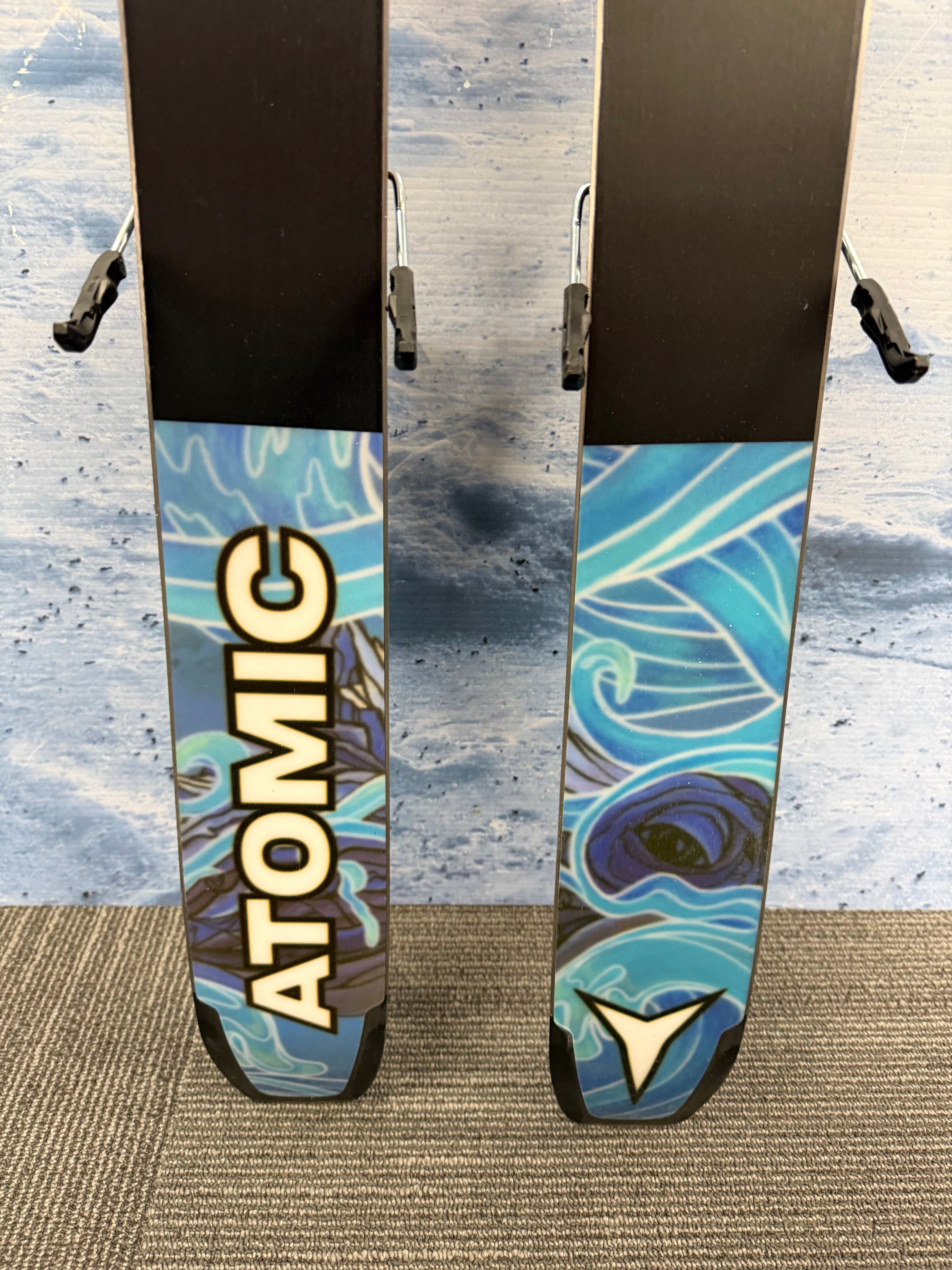 Lightly Used Atomic Bent 100 158cm Skis w/ Atomic Strive 11 Demo Bindings