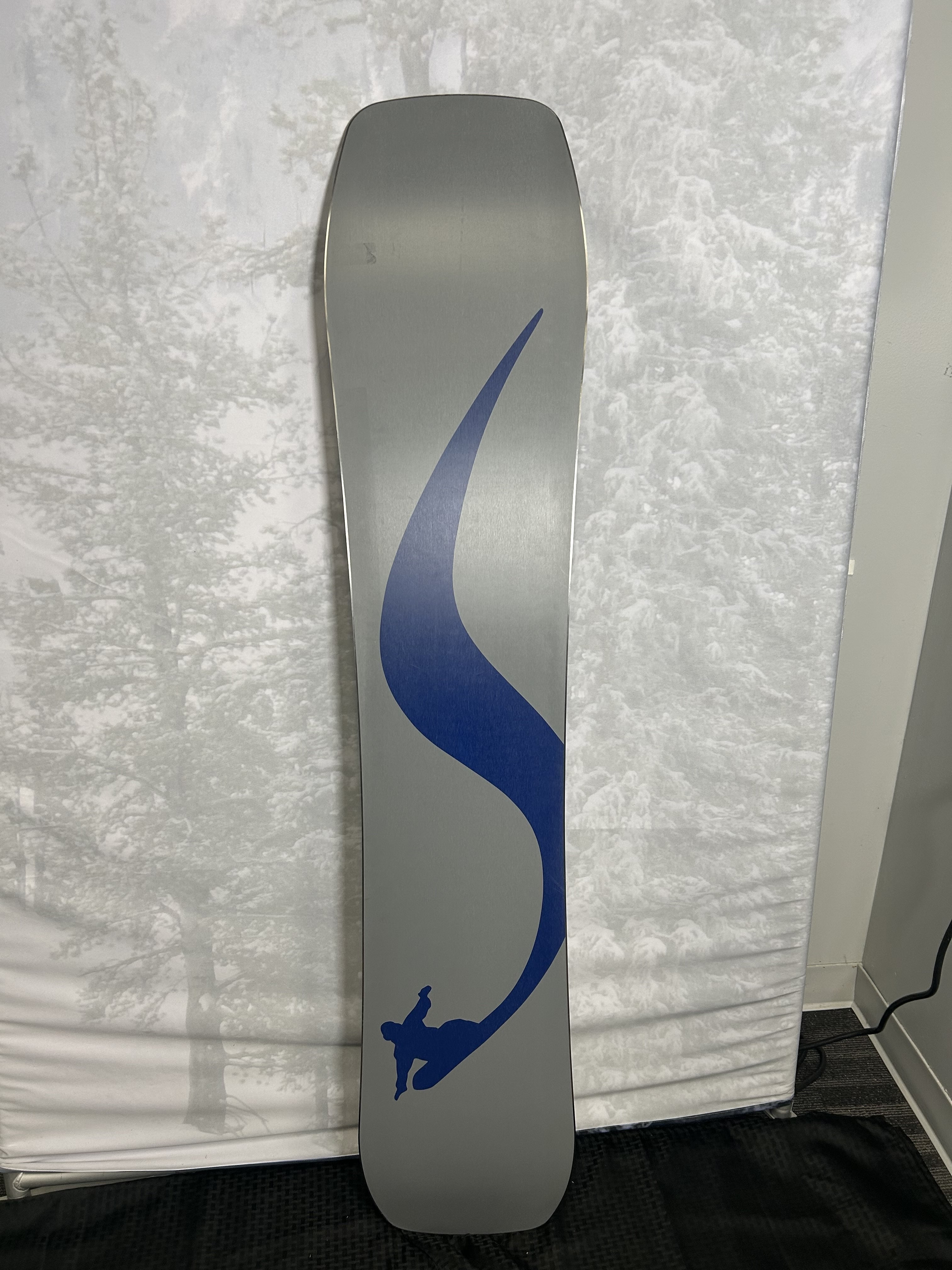 Used 2025 Never Summer Nokhu 155CM Snowboard