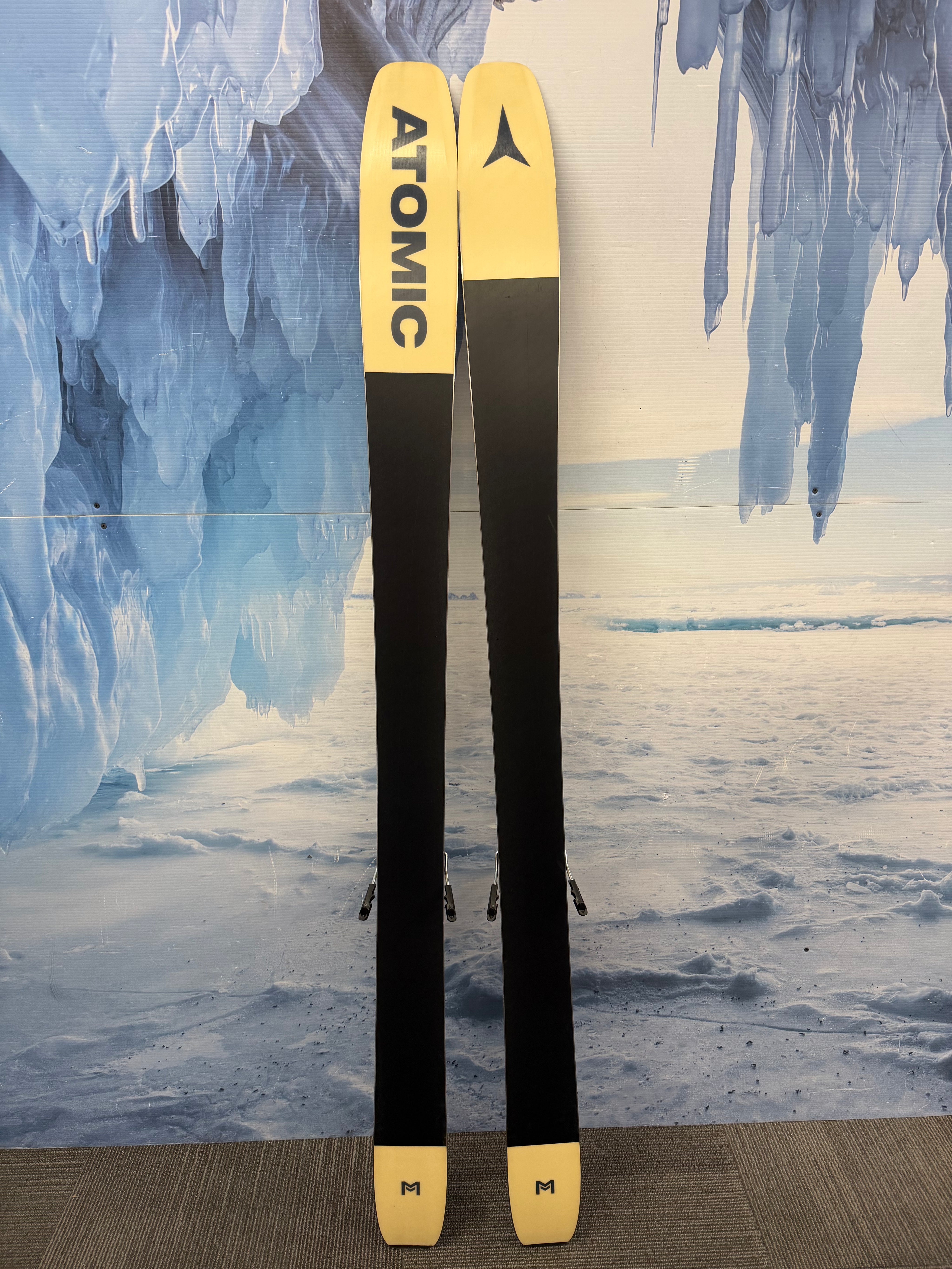 Lightly Used Atomic Maverick 105 CTI 185cm Skis w/Atomic Strive 13 Bindings