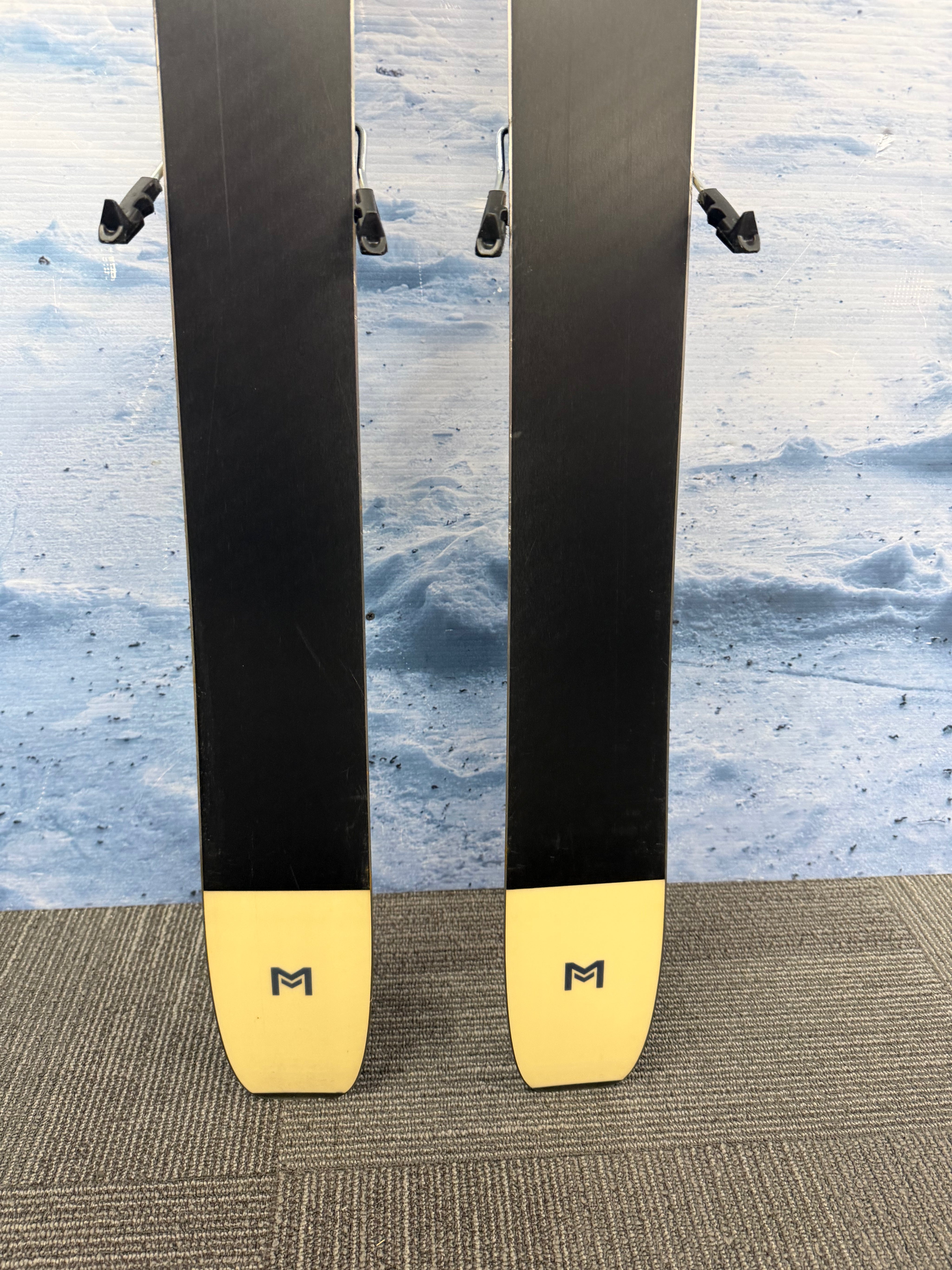 Lightly Used Atomic Maverick 105 CTI 185cm Skis w/Atomic Strive 13 Bindings