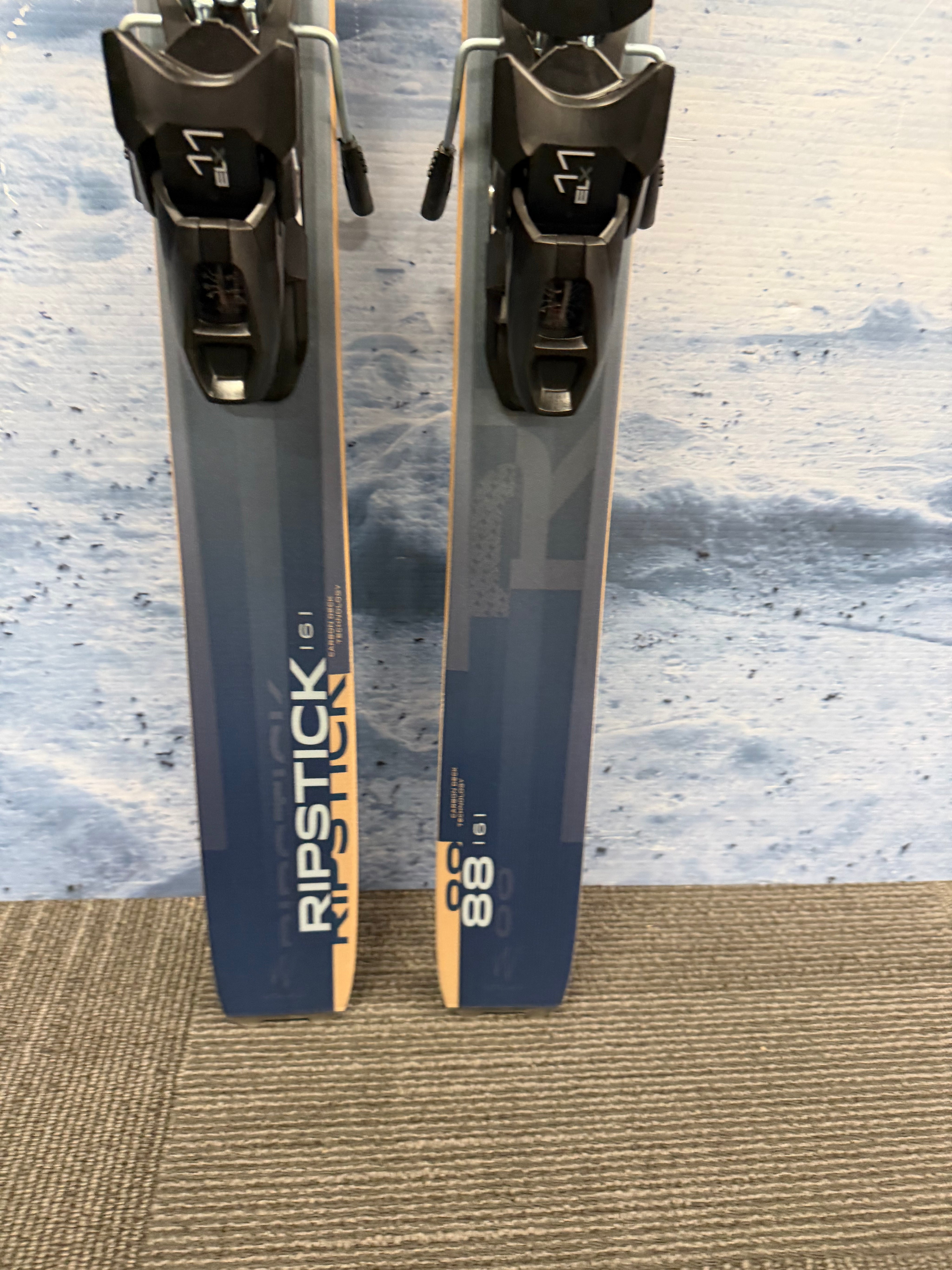 Lightly Used Elan Ripstick 88 W 161cm Skis w/ ELX 11 Binding