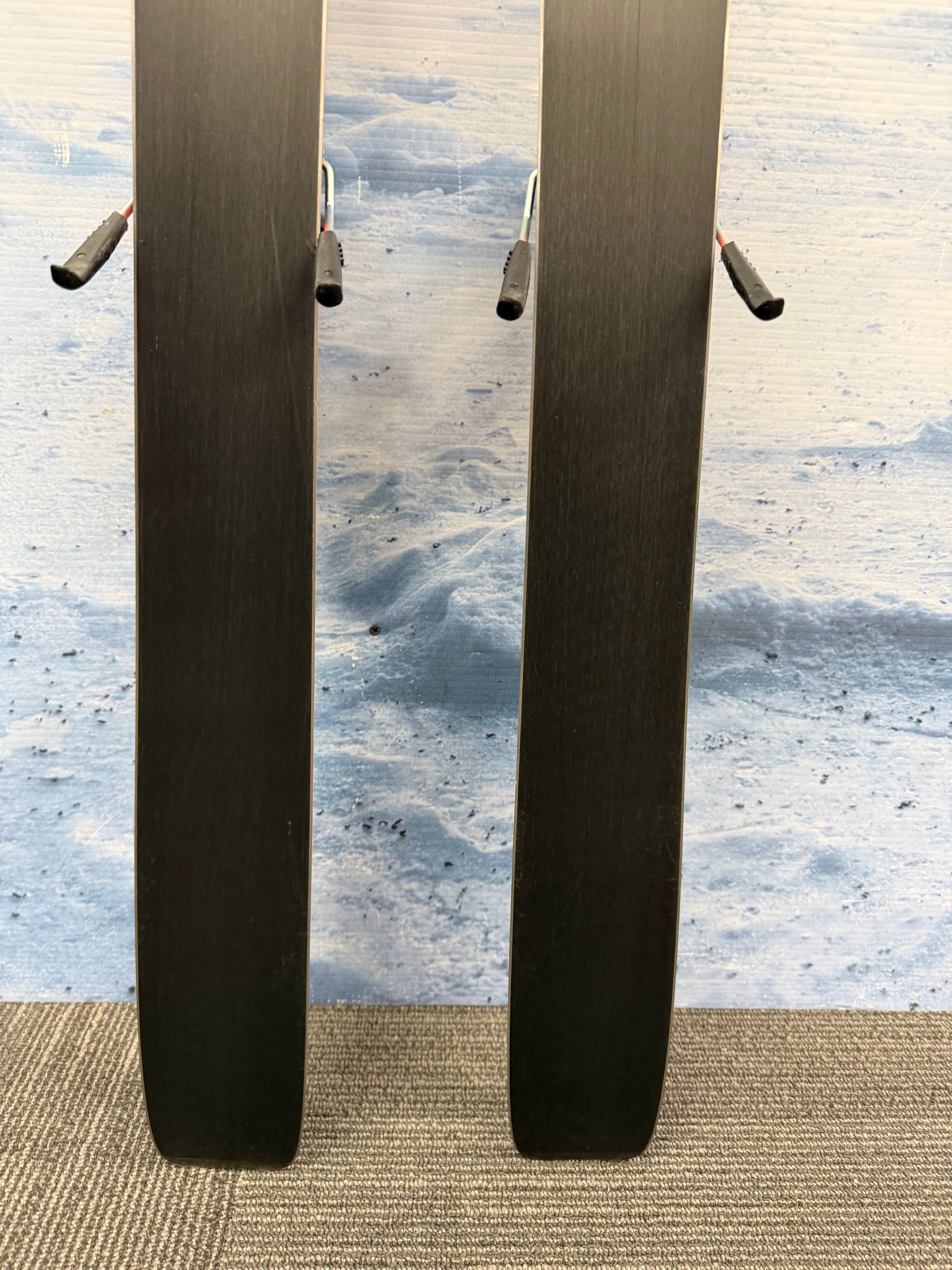 Lightly Used Elan Ripstick 88 R 161cm Skis w/ ELX 11 Binding