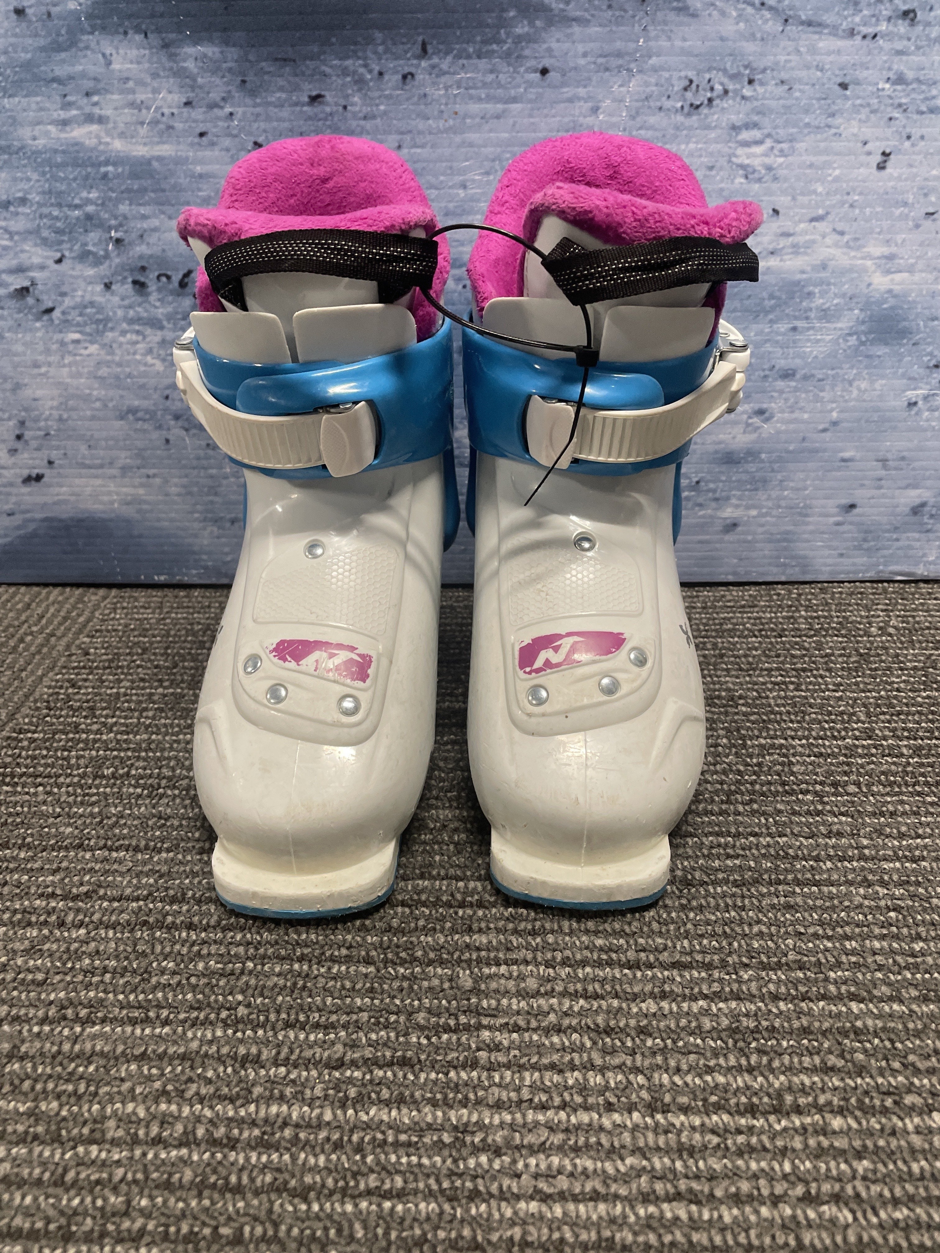 USED Nordica Little Belle 19.5 Ski Boots
