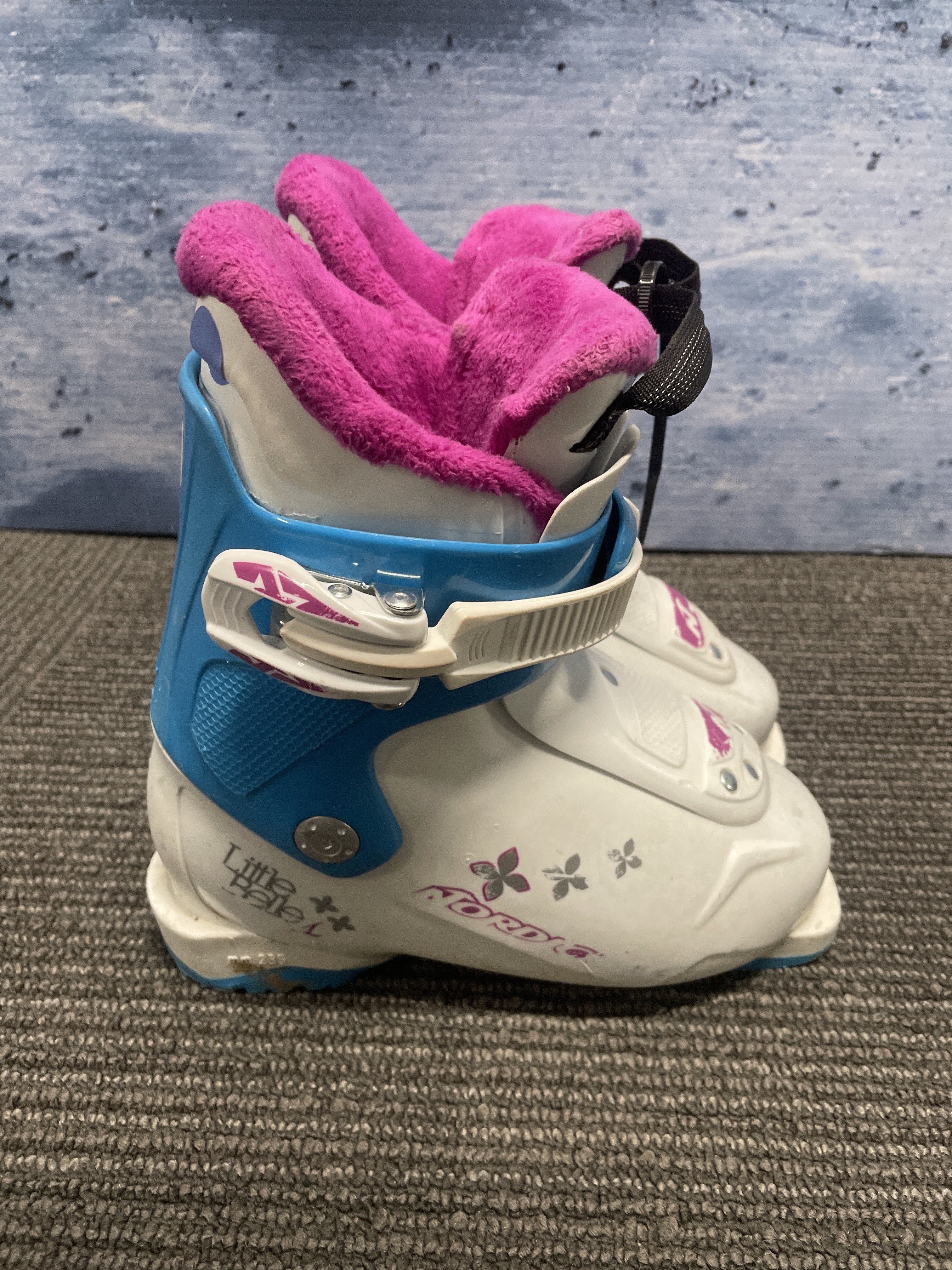 USED Nordica Little Belle 19.5 Ski Boots