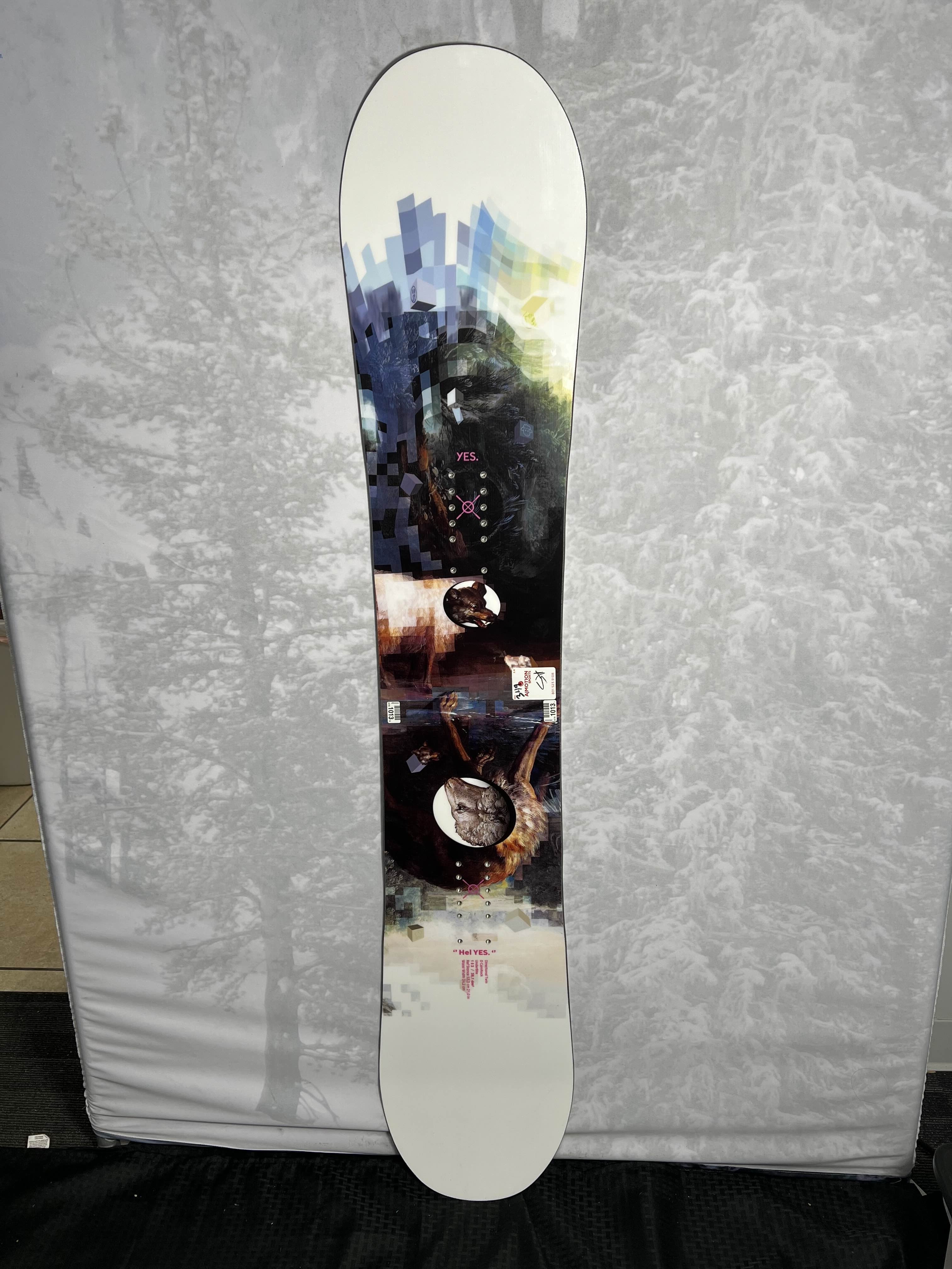 New 2024 YES. "Hel Yes" Women's Snowboard 152 cm