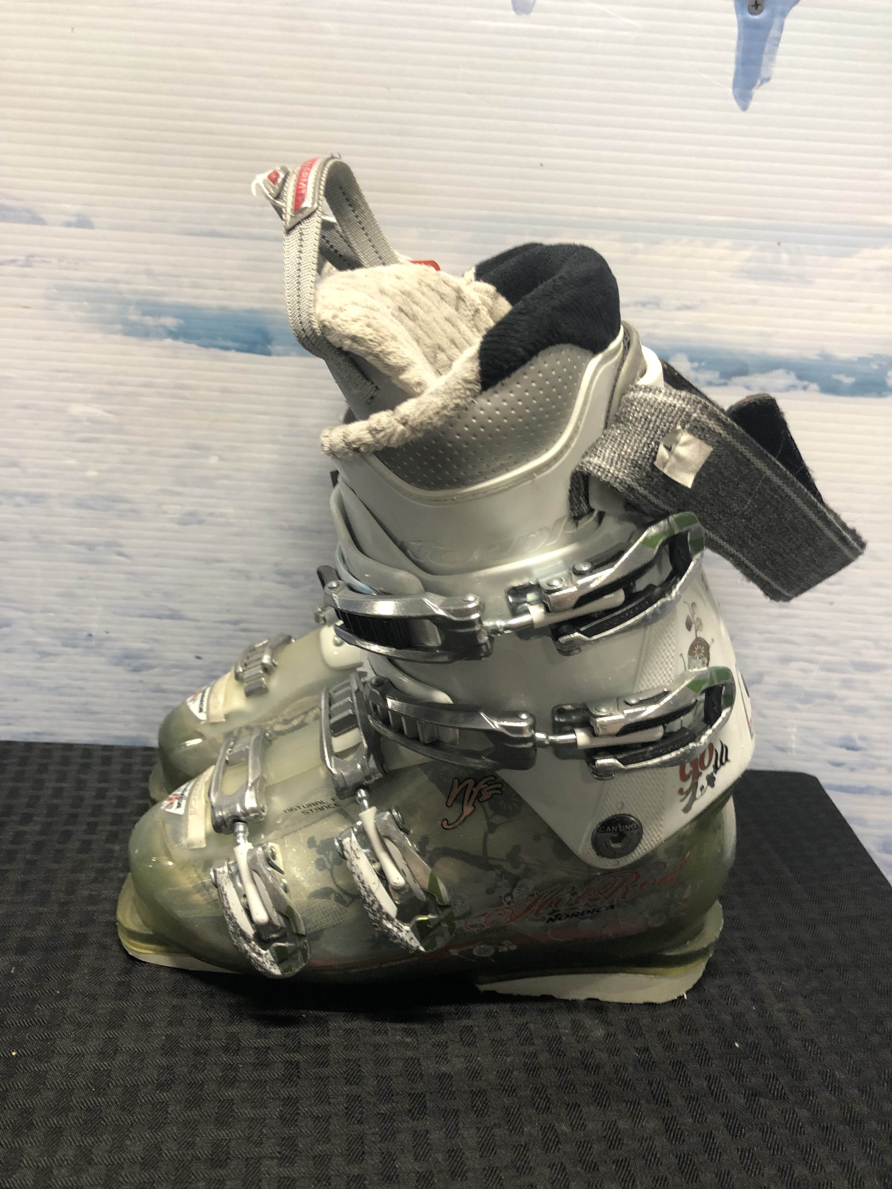 Used Nordica Hot Rod 9.0W Ski Boot - 23.0