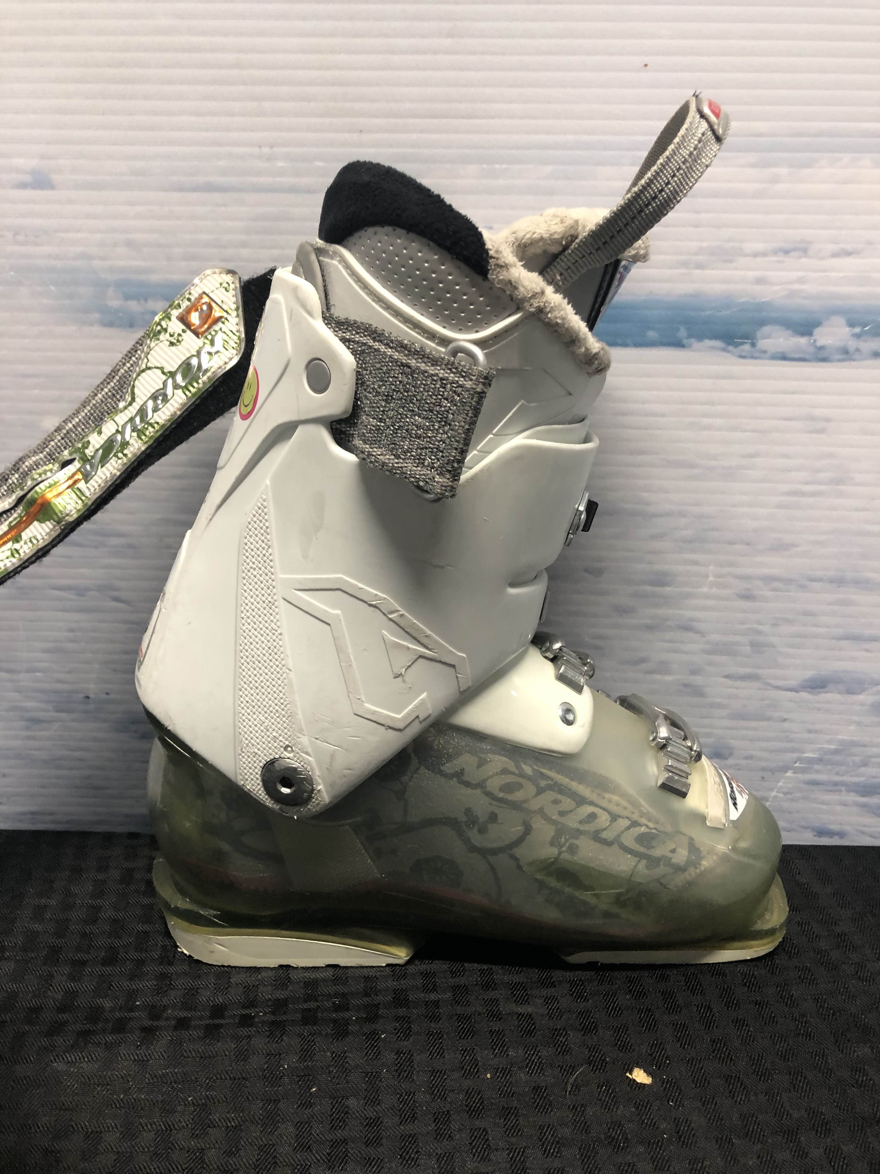 Used Nordica Hot Rod 9.0W Ski Boot - 23.0