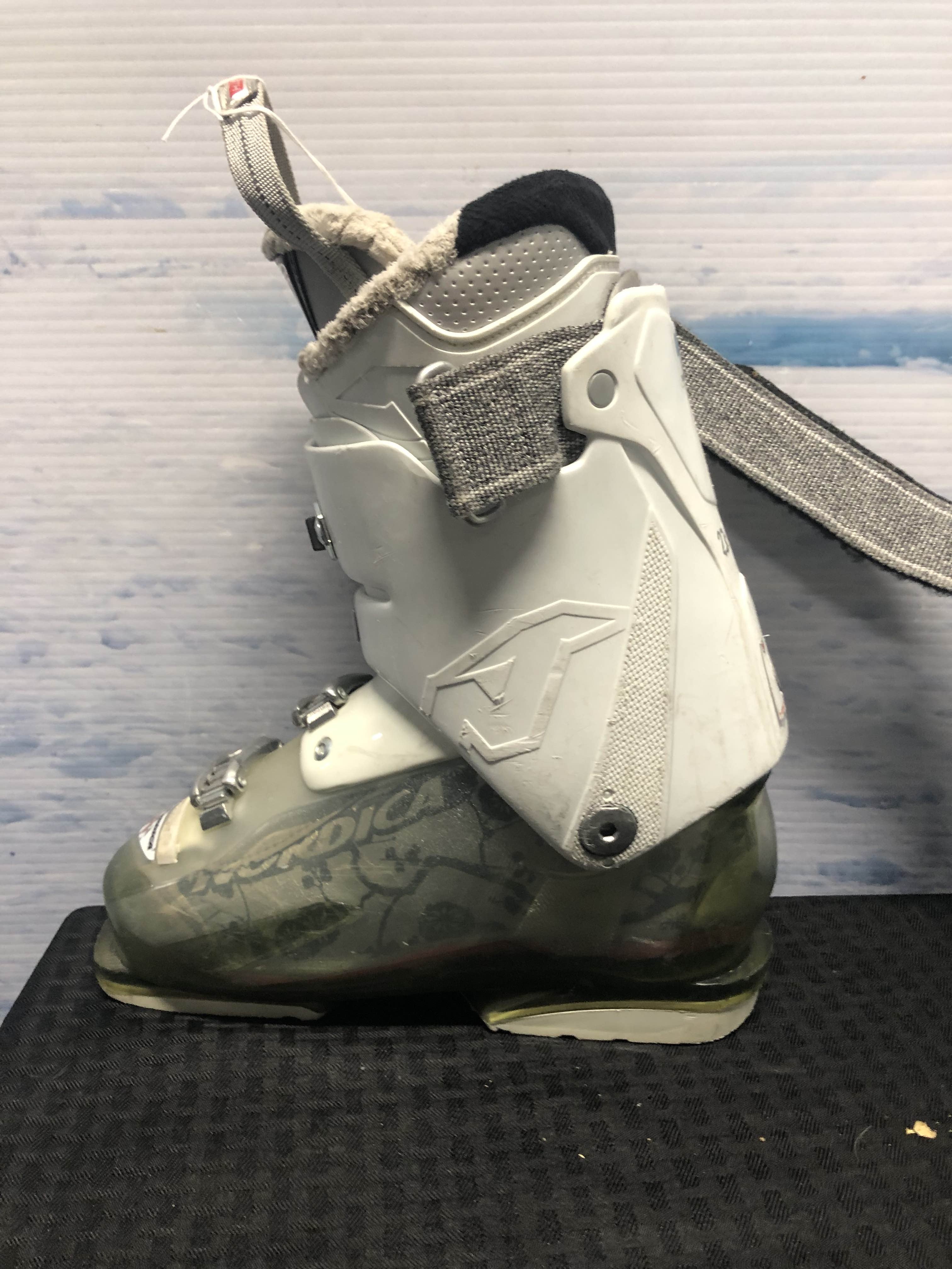 Used Nordica Hot Rod 9.0W Ski Boot - 23.0