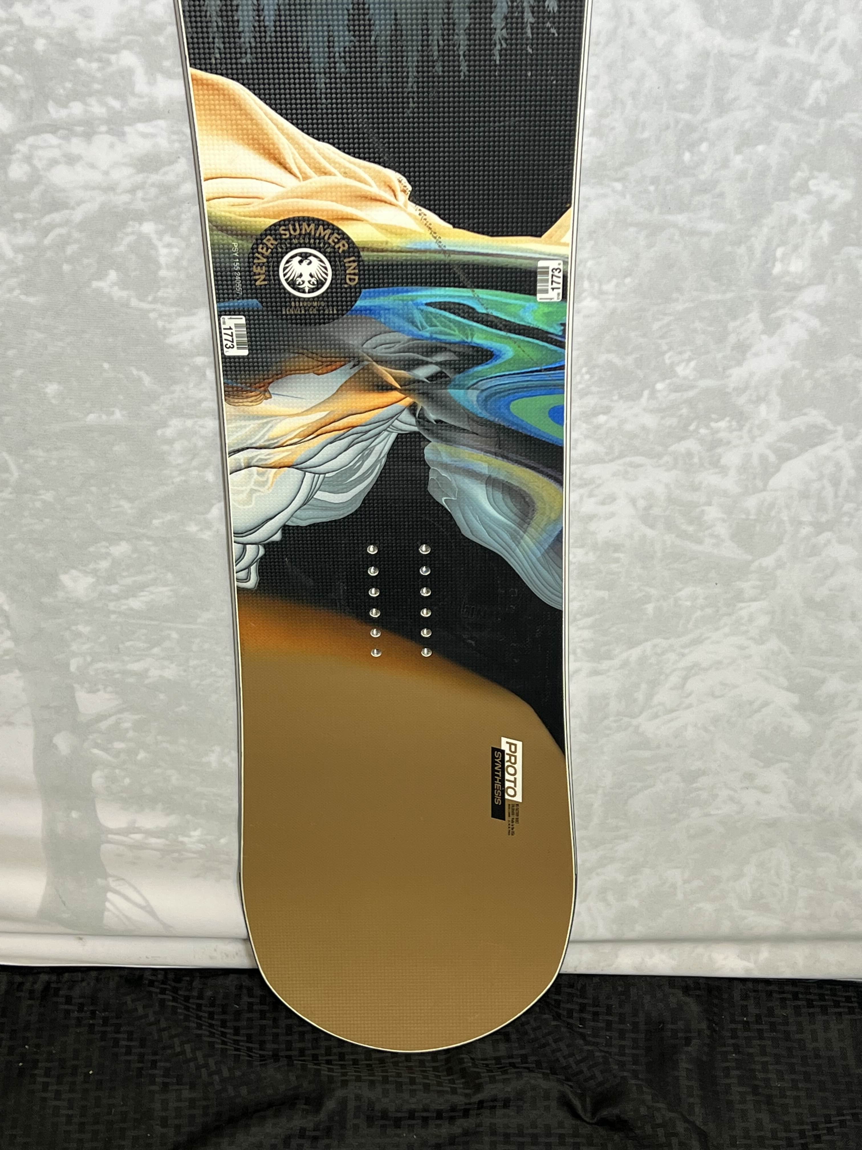 NEVER SUMMER 　PROTO SYNTHESIS　155㌢ Men's 2025 Limited Edition Bone Snowboard | Never Summer