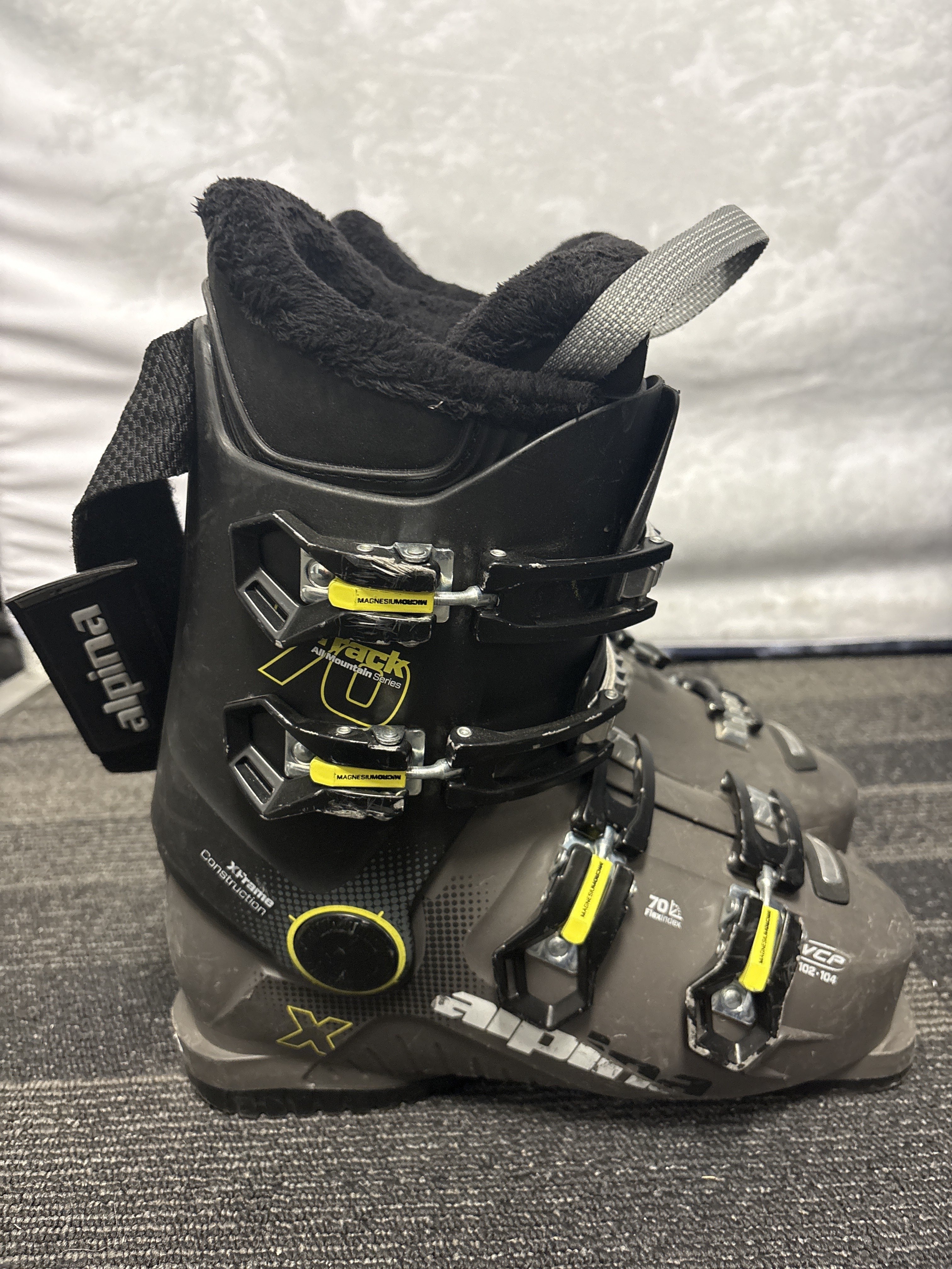 Used Alpina Xtrack 70 Ski Boot - 25.0MP