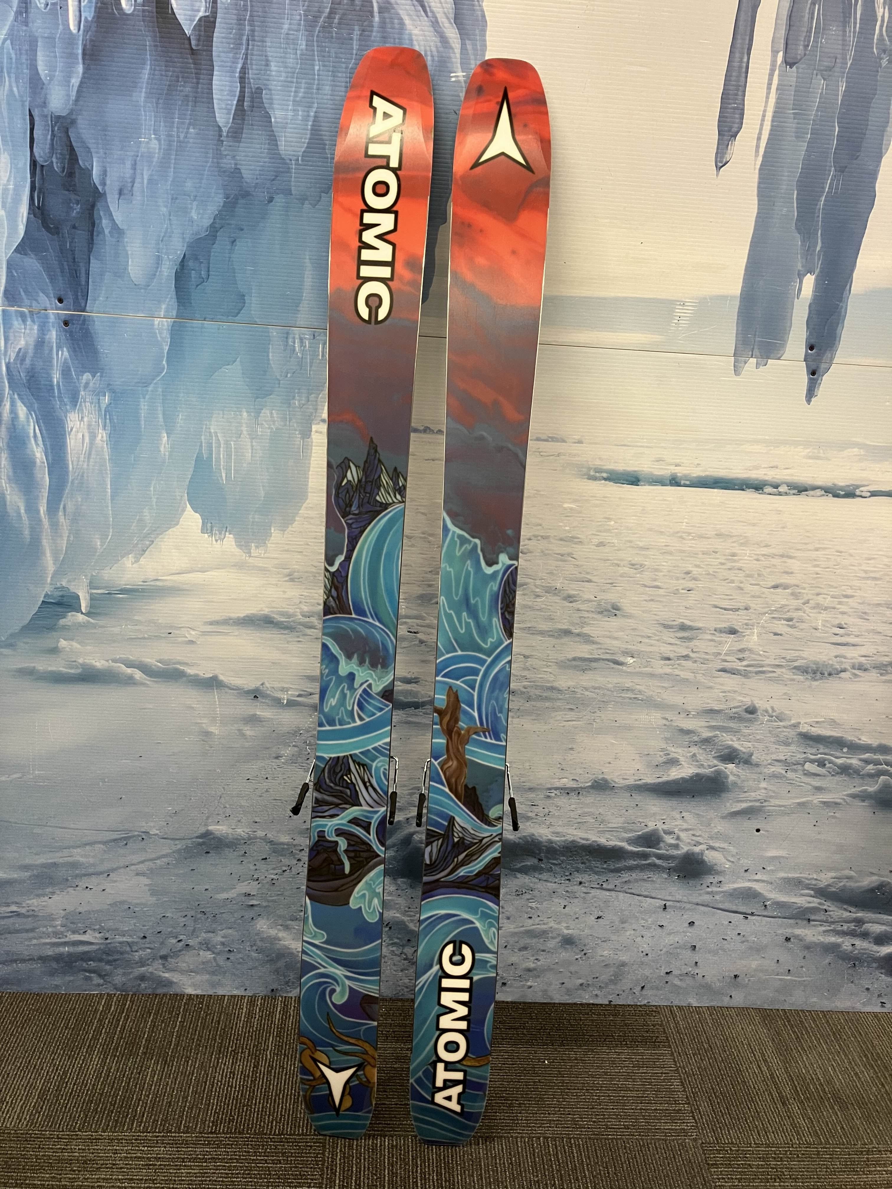 New Atomic Bent Chetler 110 164cm Skis w/ Atomic Strive 11 demo bindings