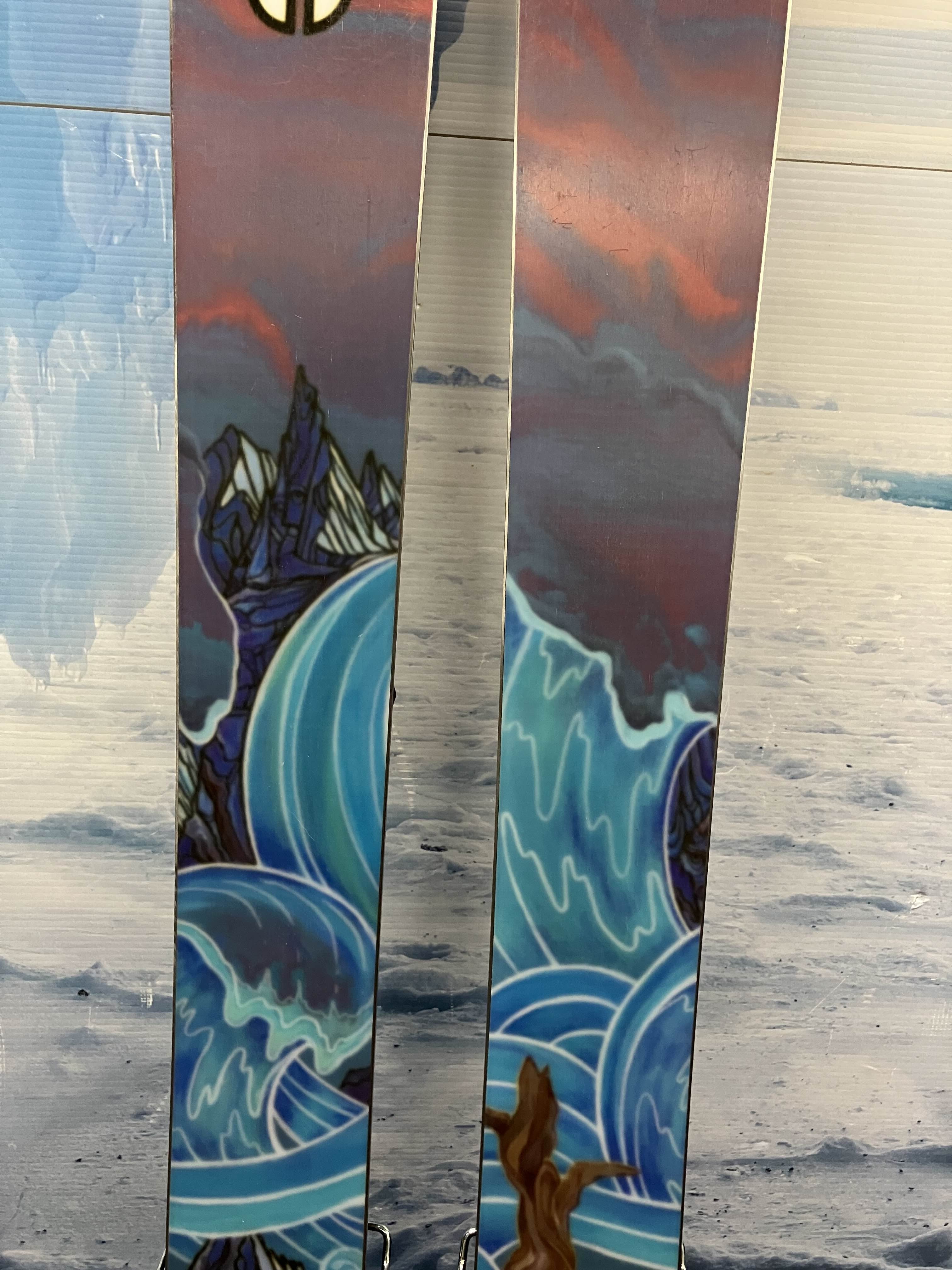 New Atomic Bent Chetler 110 164cm Skis w/ Atomic Strive 11 demo bindings