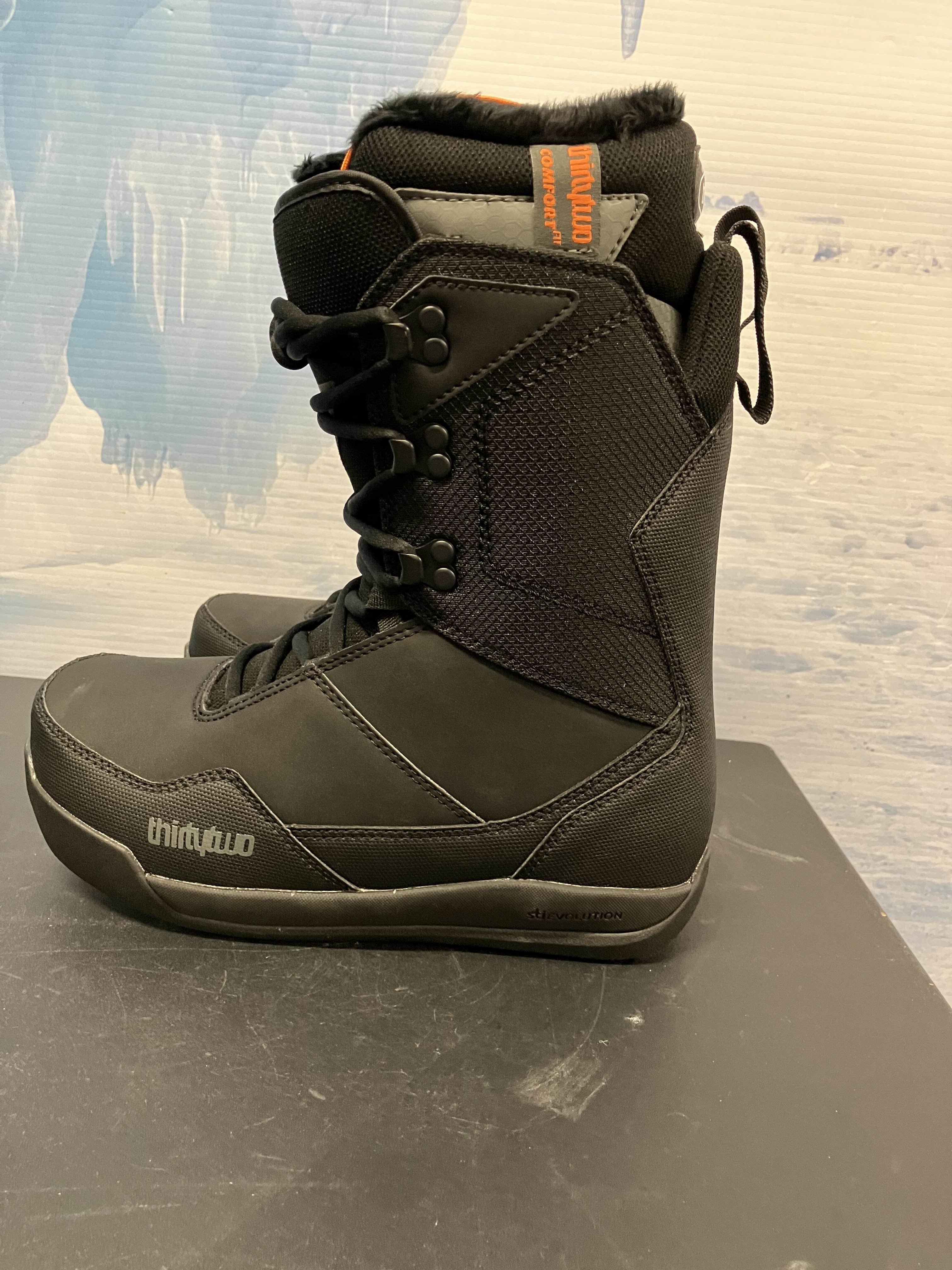 Lightly Used 2026 Thirtytwo Shifty Lace Black Women's Snowboard Boot - 7.0W US