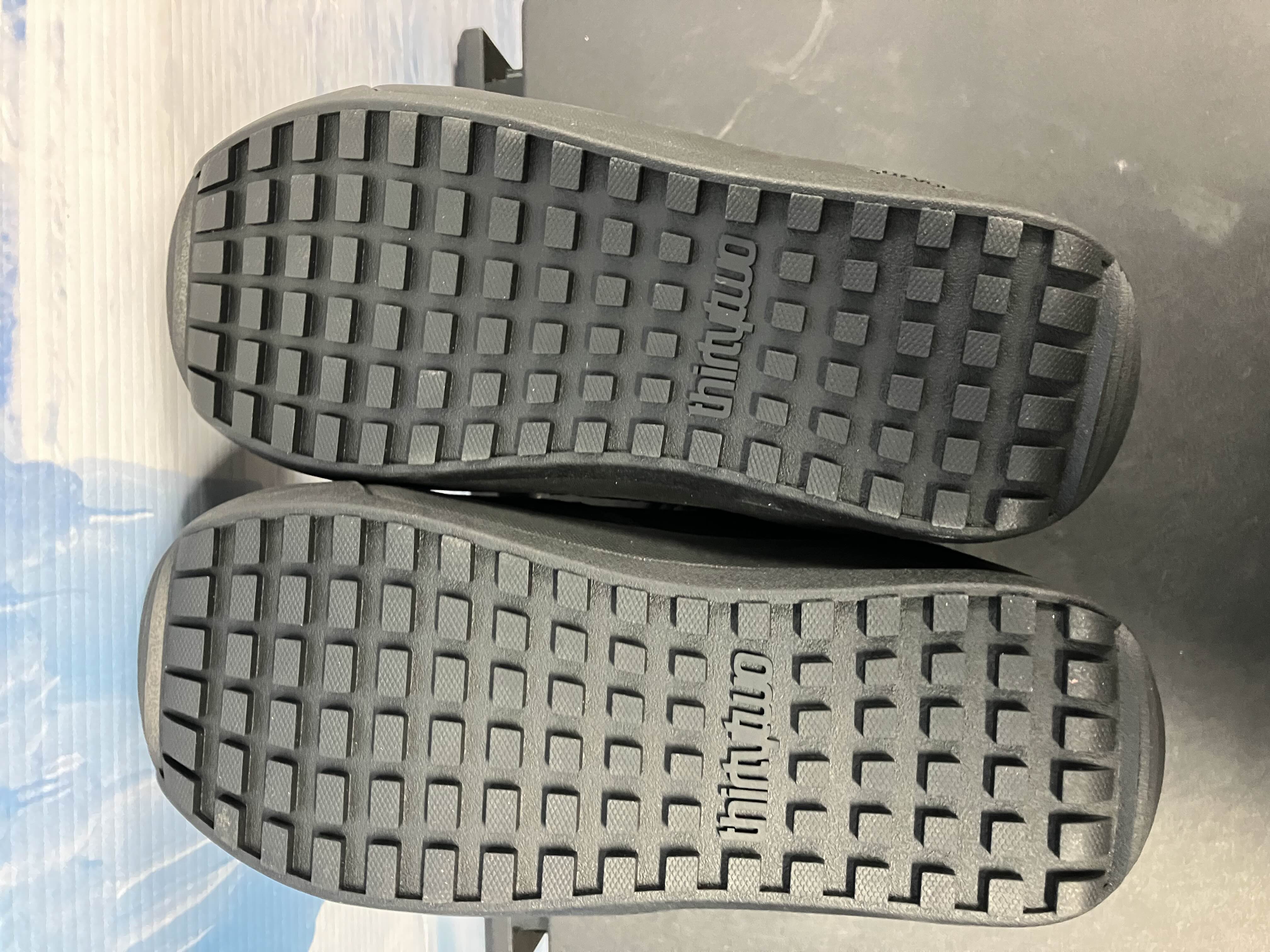 Lightly Used 2026 Thirtytwo Shifty Lace Black Women's Snowboard Boot - 7.0W US