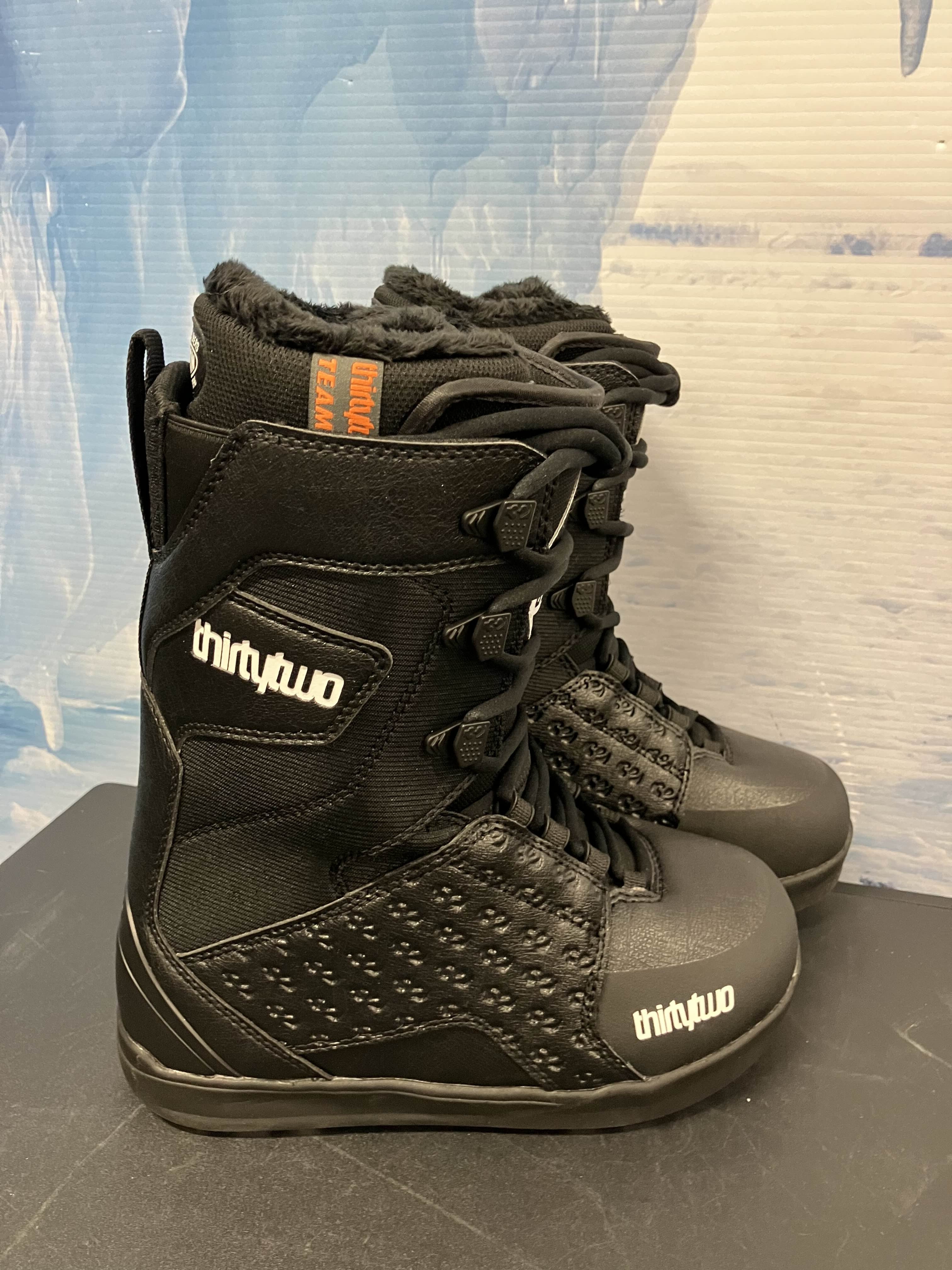 Lightly Used 2026 Thirtytwo Lashed Lace Black Women's Snowboard Boot - 7.0W US