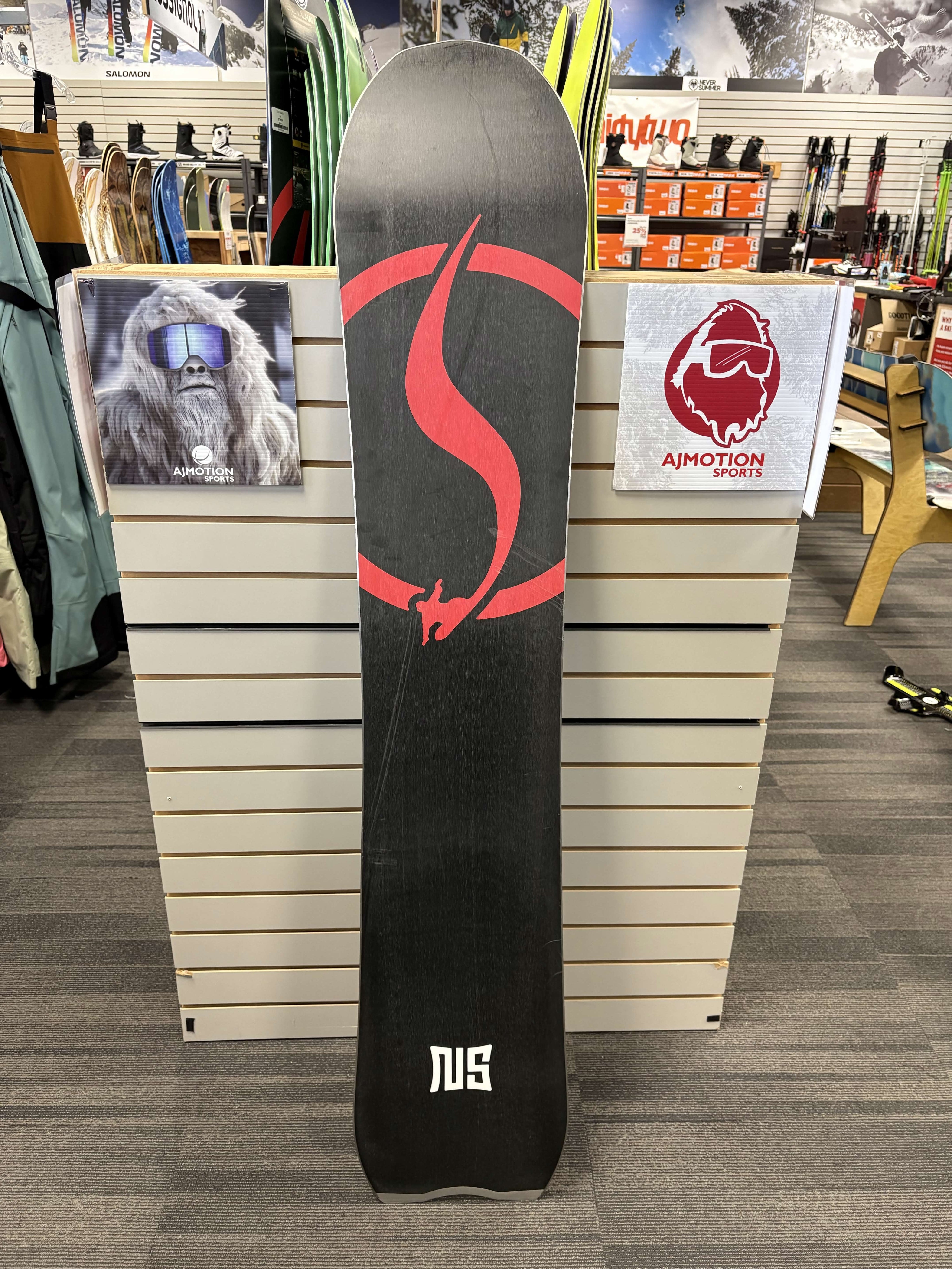 Never Summer Valhalla 156cm Snowboard - Lightly Used (2026)