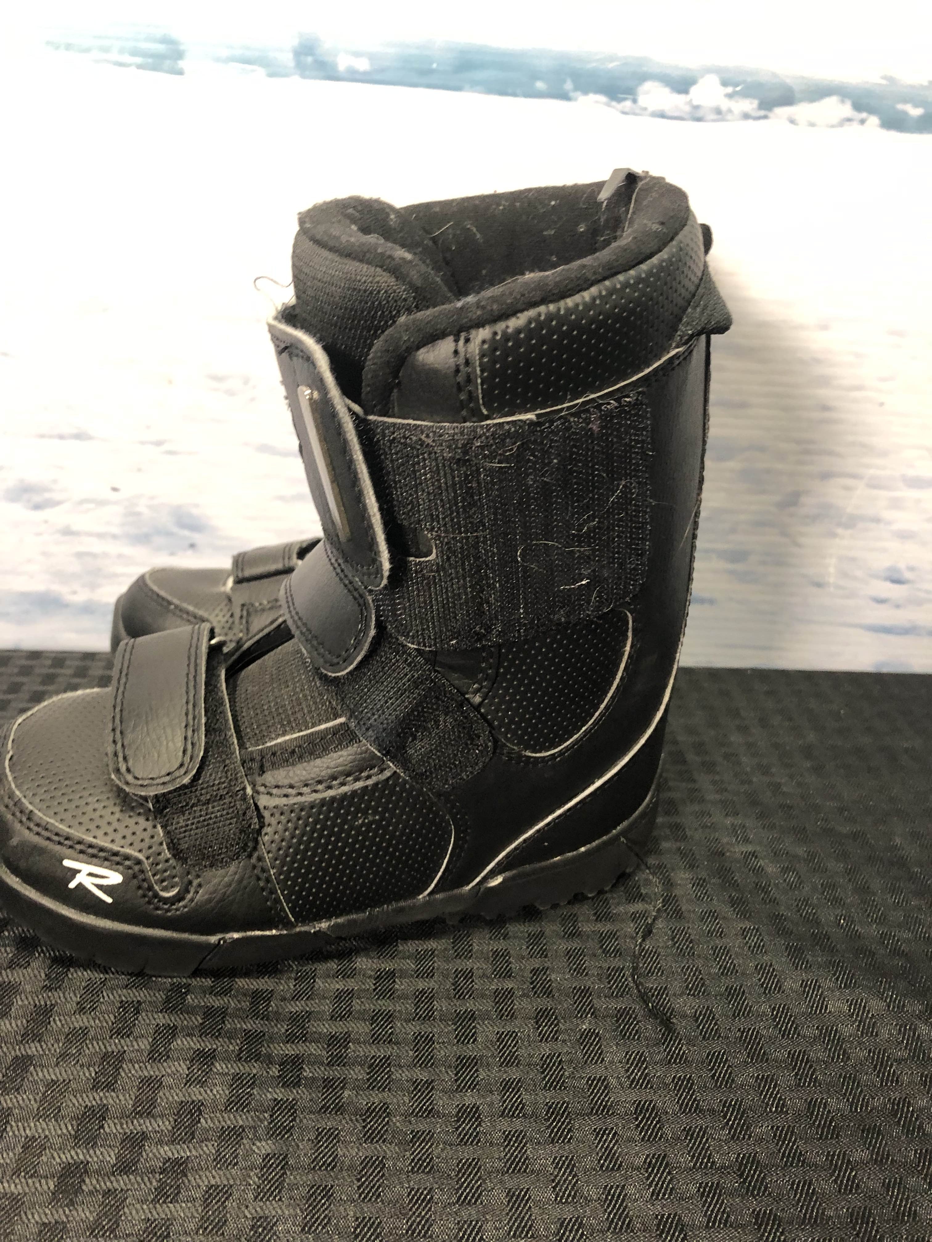 Used Rossignol Rossi Kid 20.0 Velcro Kids Snowboard Boots