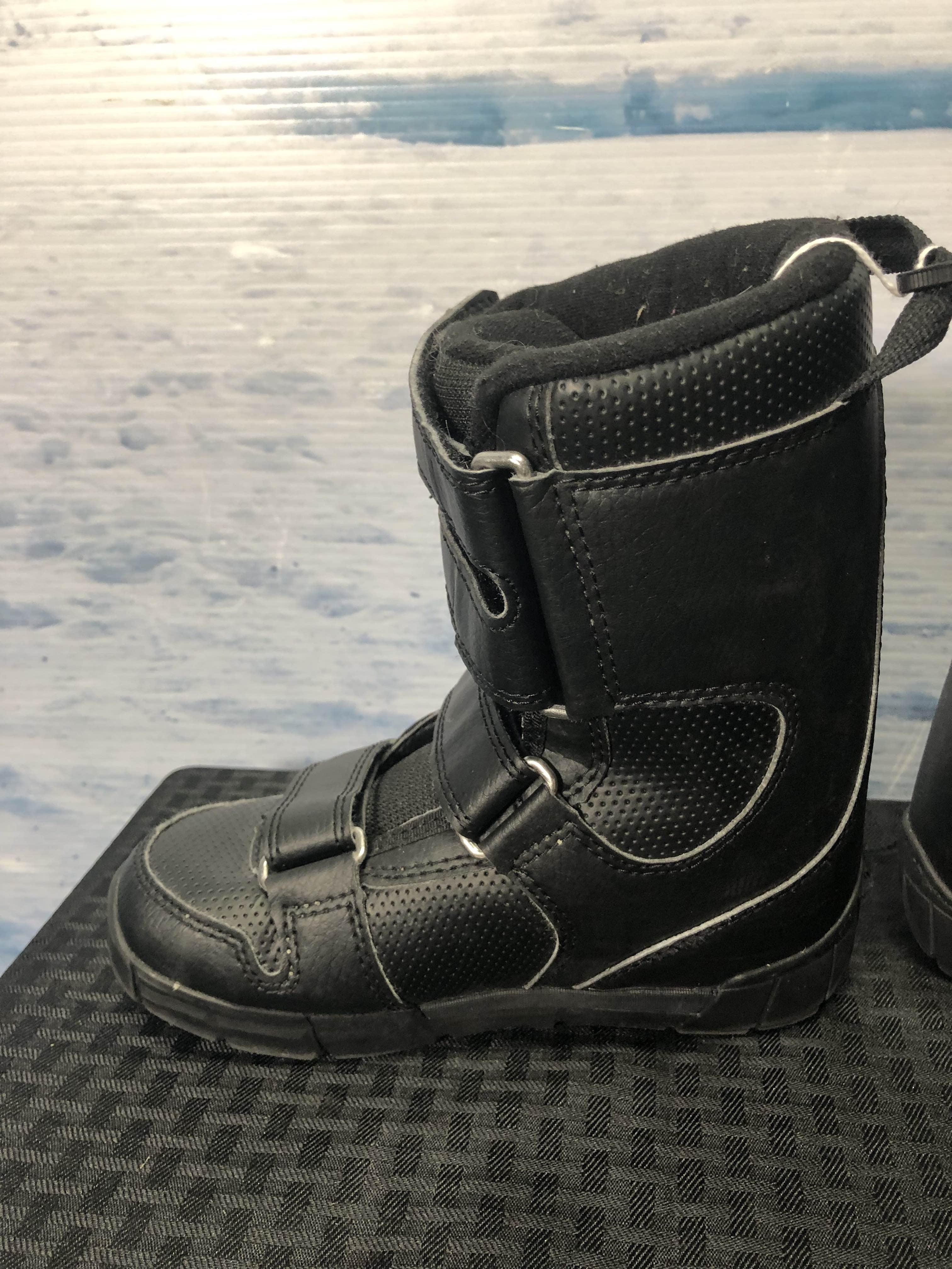 Used Rossignol Rossi Kid 20.0 Velcro Kids Snowboard Boots