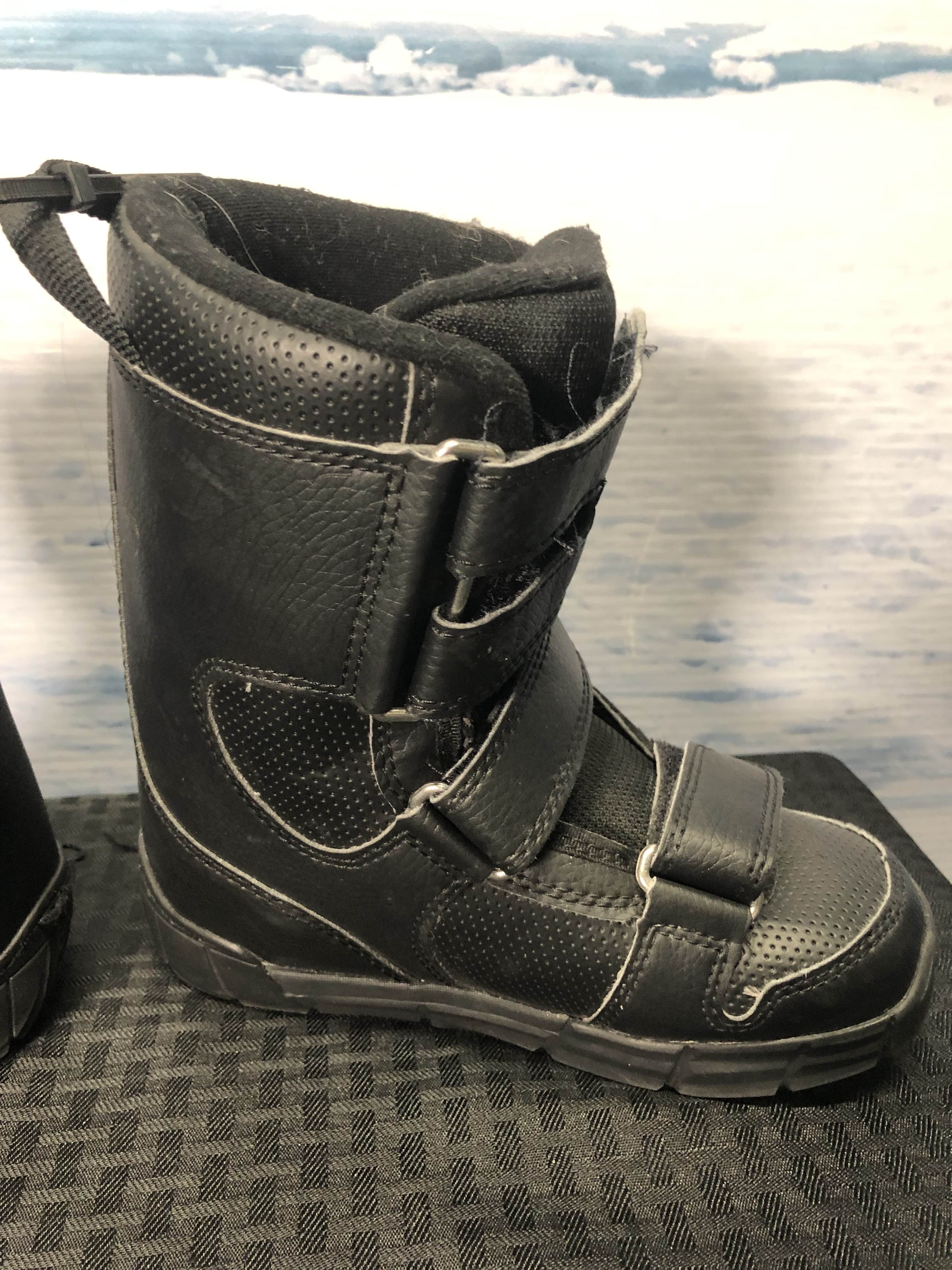 Used Rossignol Rossi Kid 20.0 Velcro Kids Snowboard Boots