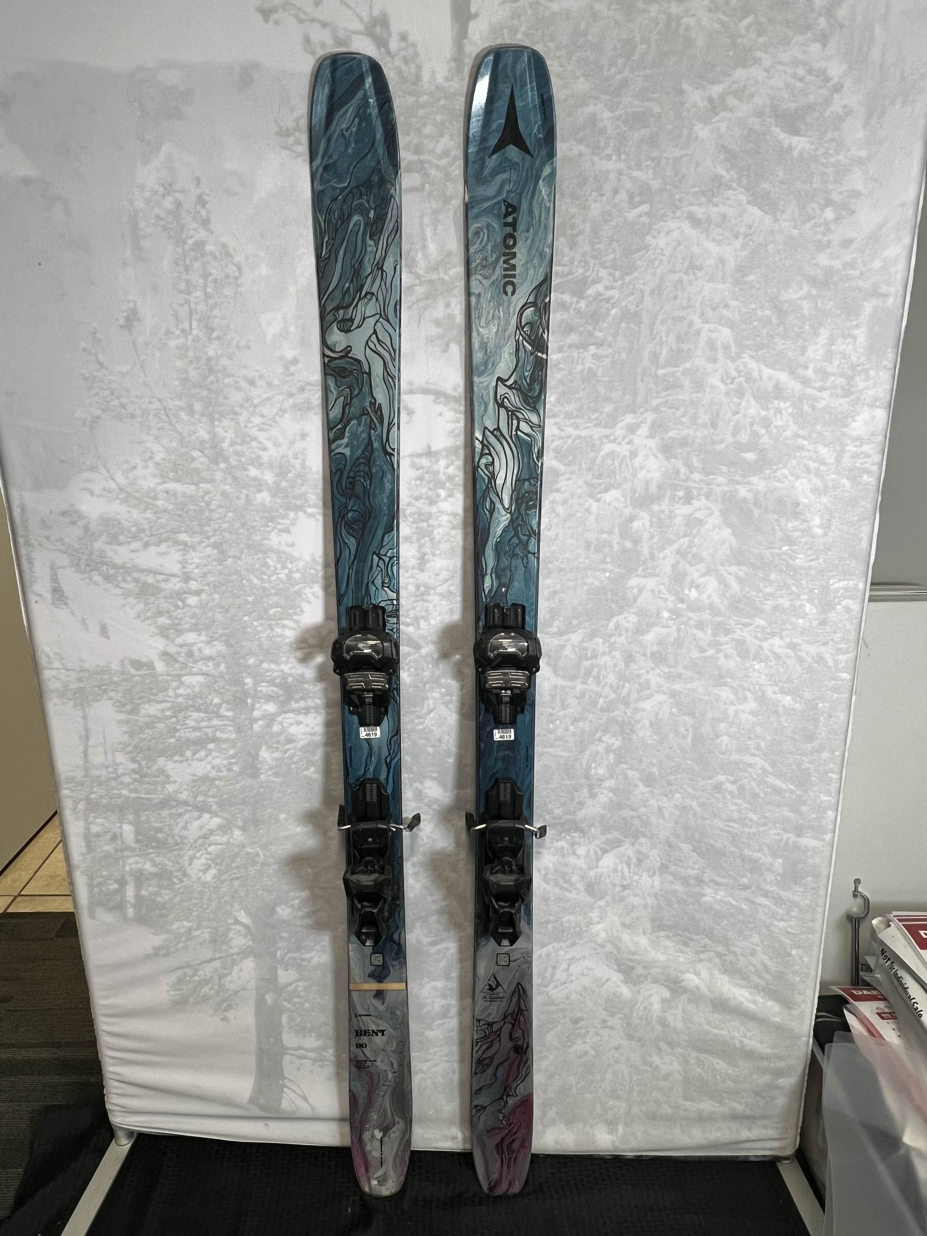 Lightly Used 2023 Atomic Bent Chetler 90 175cm Skis with Adjustable tyrolia MN 14 Bindings