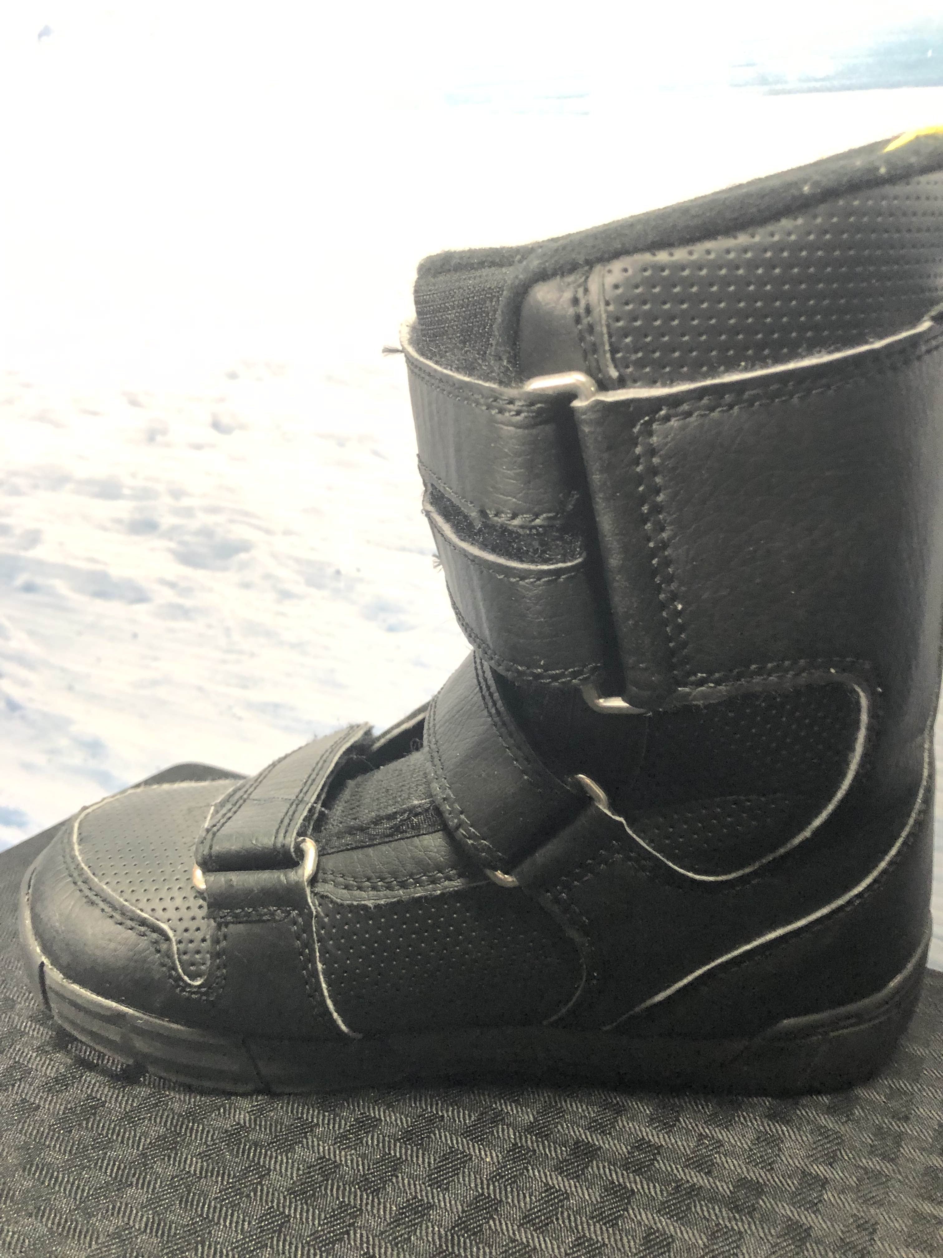 Used Rossignol Rossi Kid 21.0 Velcro Kids Snowboard Boots