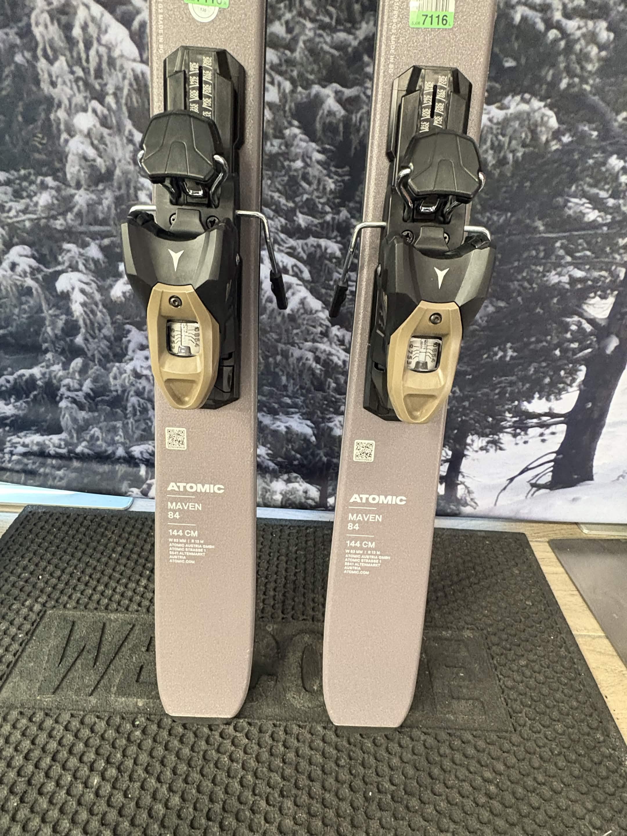 Atomic Maven 84 R 144cm Skis w/ Atomic M10 GW SYS ATO Demo Binding - New 2027