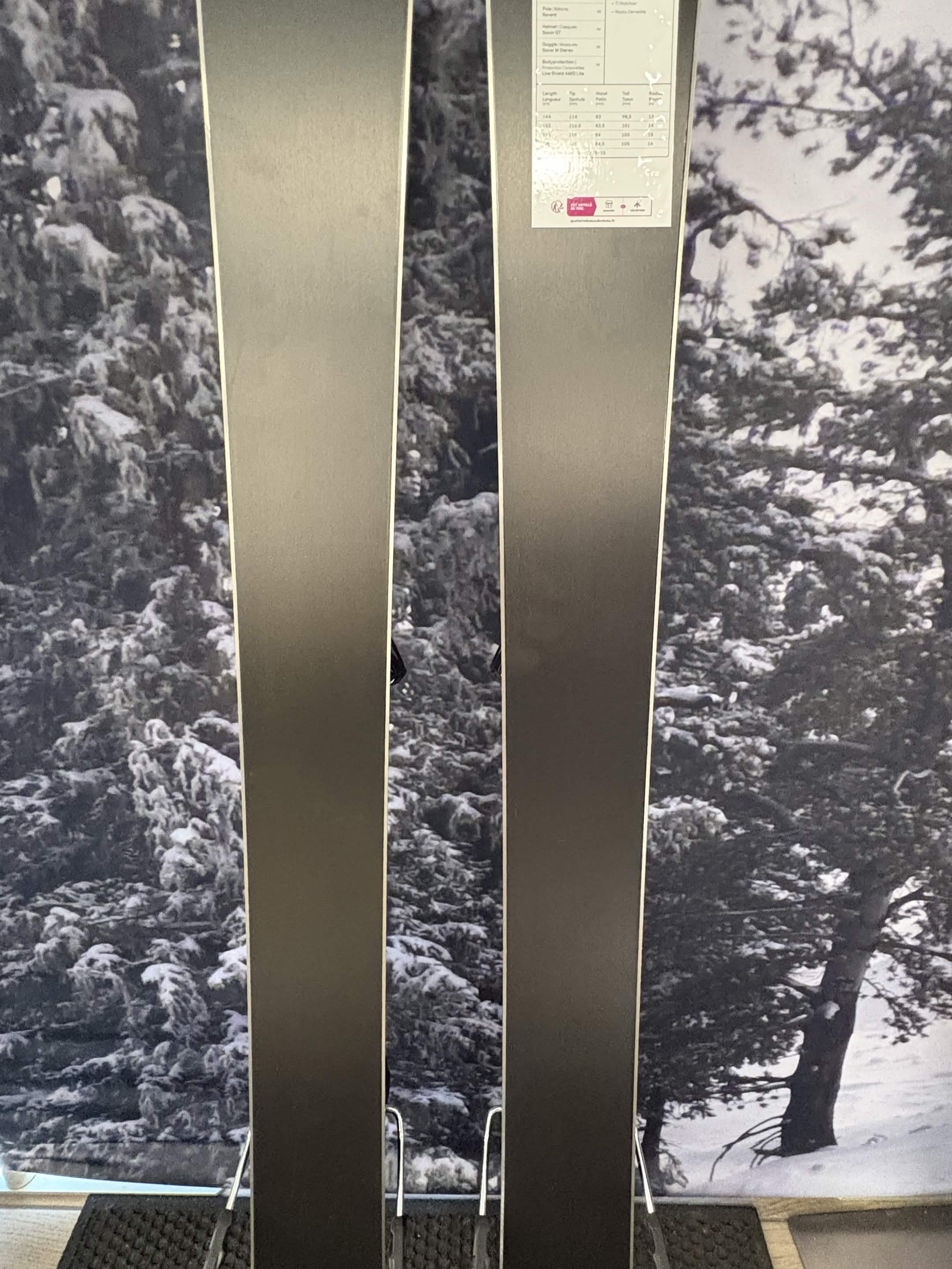 Atomic Maven 84 R 144cm Skis w/ Atomic M10 GW SYS ATO Demo Binding - New 2027