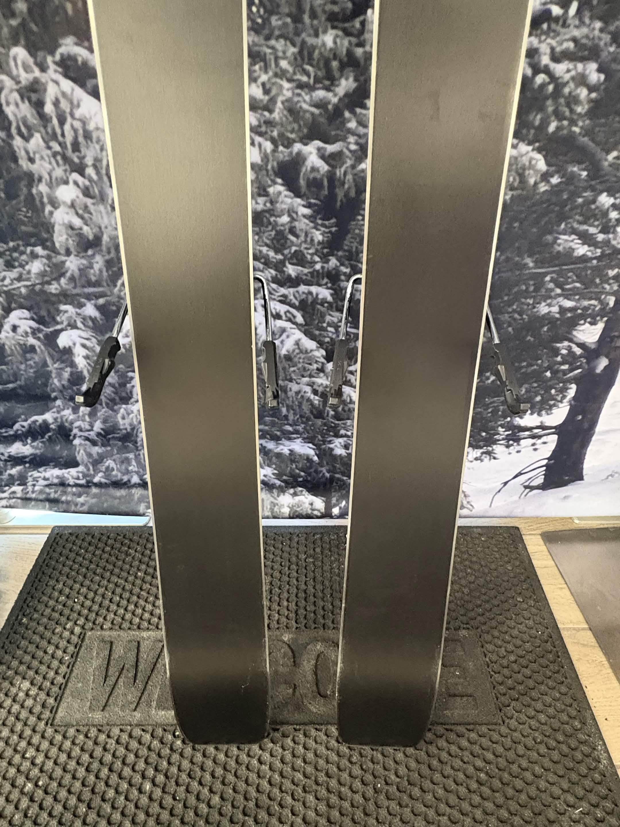 Atomic Maven 84 R 153cm Skis w/ Atomic M10 GW SYS ATO Demo Binding - New 2027