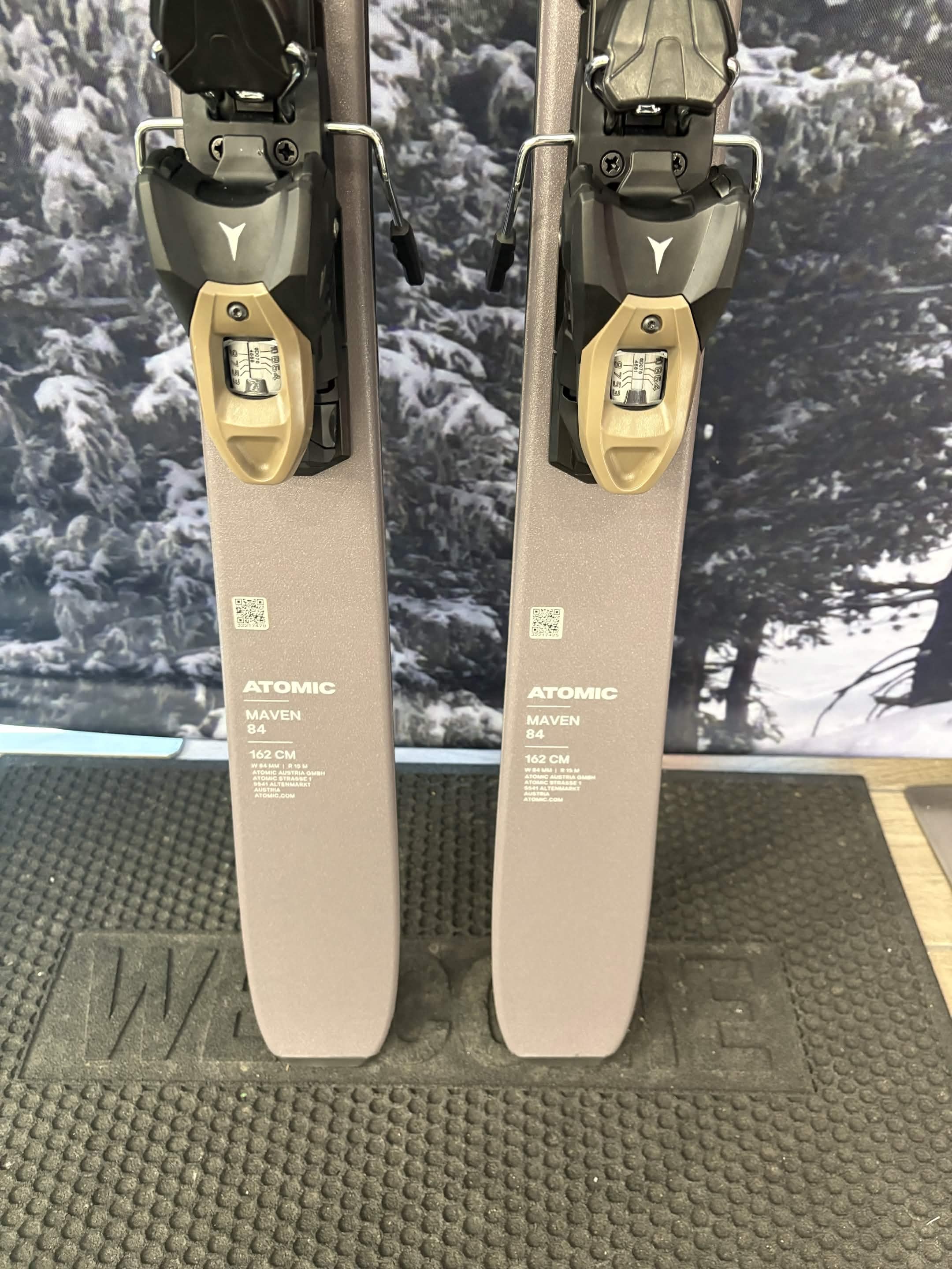 Atomic Maven 84 R 162cm Skis w/ Atomic M10 GW SYS ATO Demo Binding - New 2027