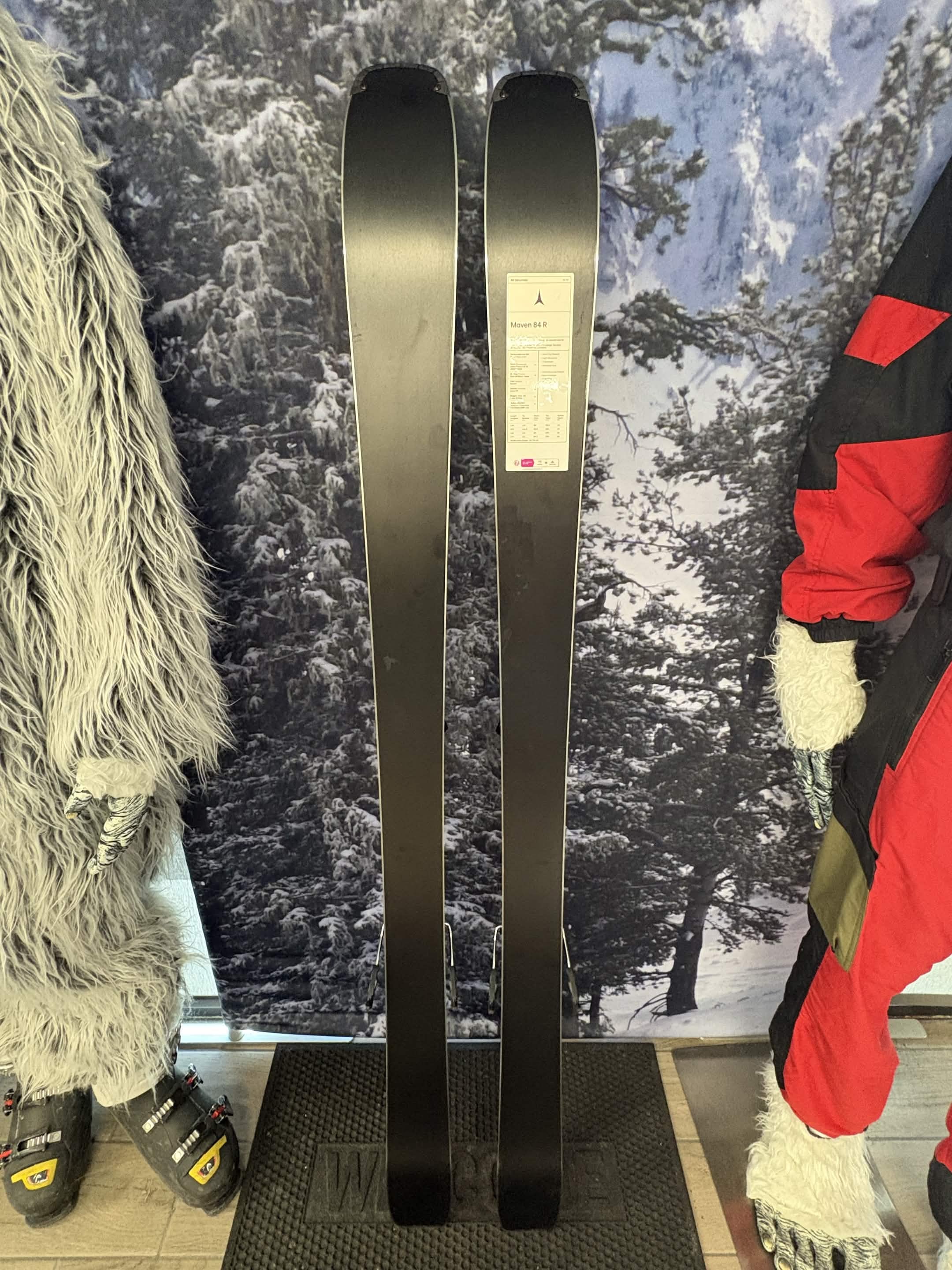 Atomic Maven 84 R 162cm Skis w/ Atomic M10 GW SYS ATO Demo Binding - New 2027