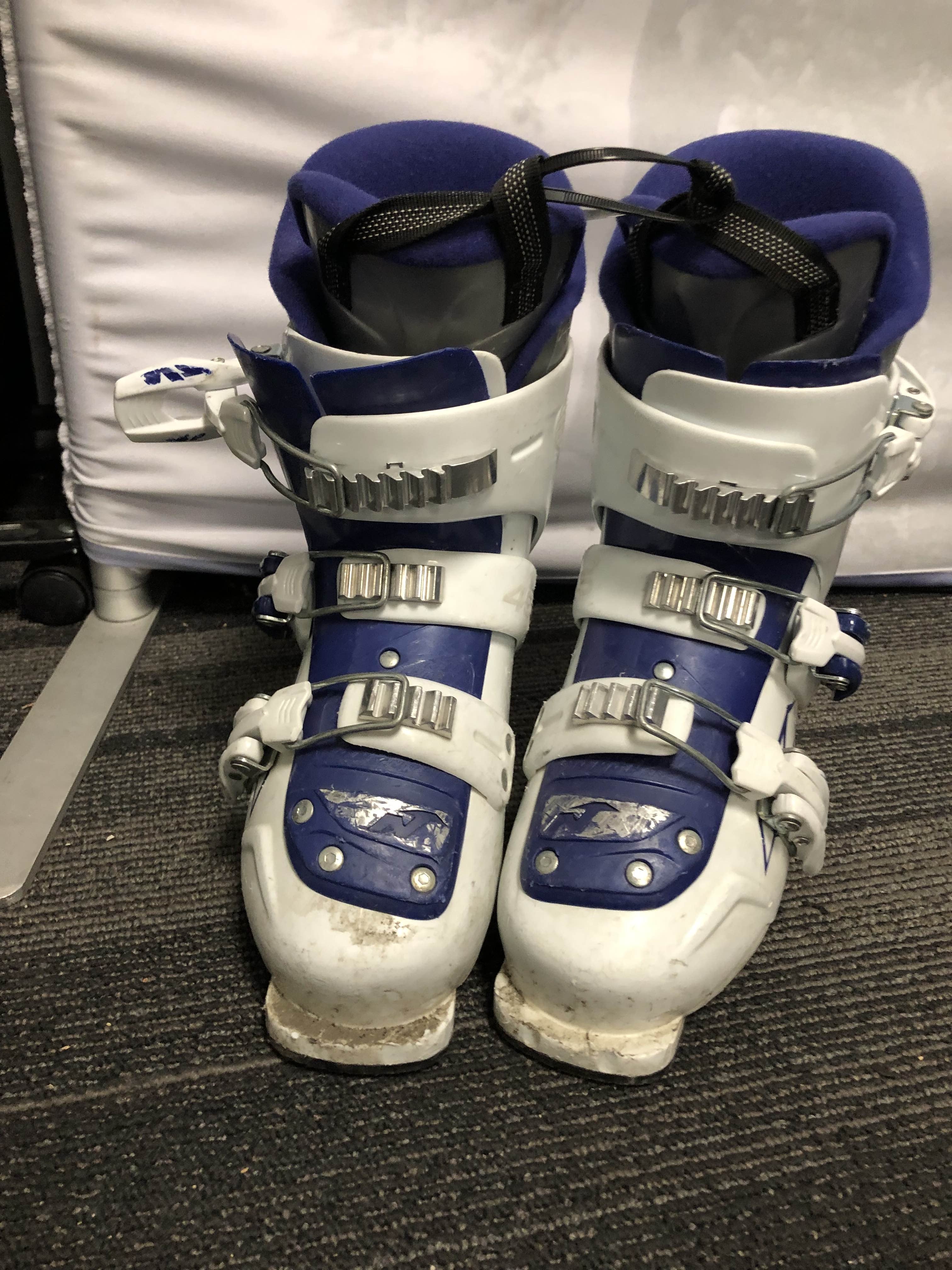 Used Nordica Team 3 Firearrow Youth Kids Ski Boot - 21.5MP