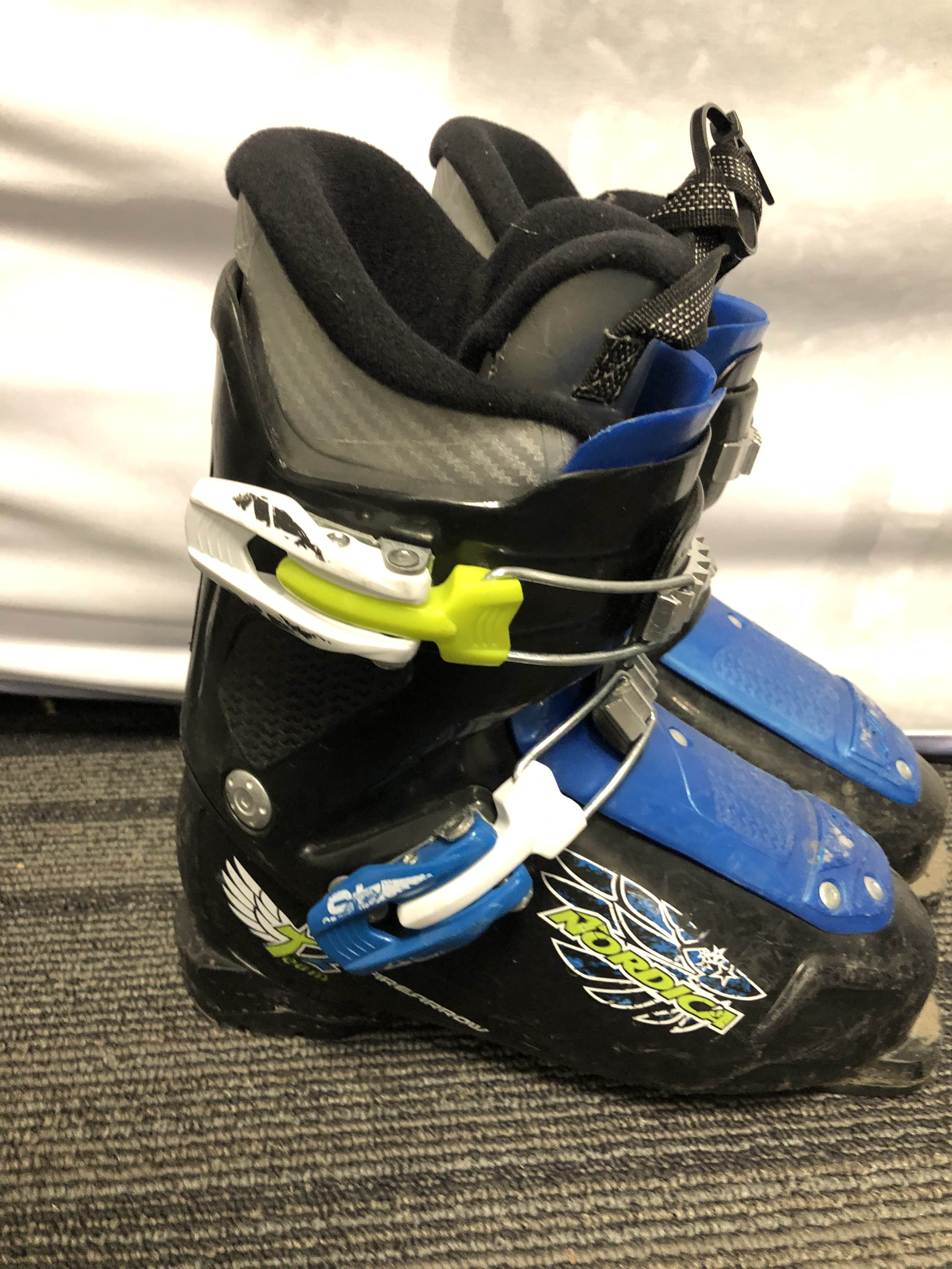 Used Nordica Team 3 Firearrow Youth Kids Ski Boot - 21.5MP