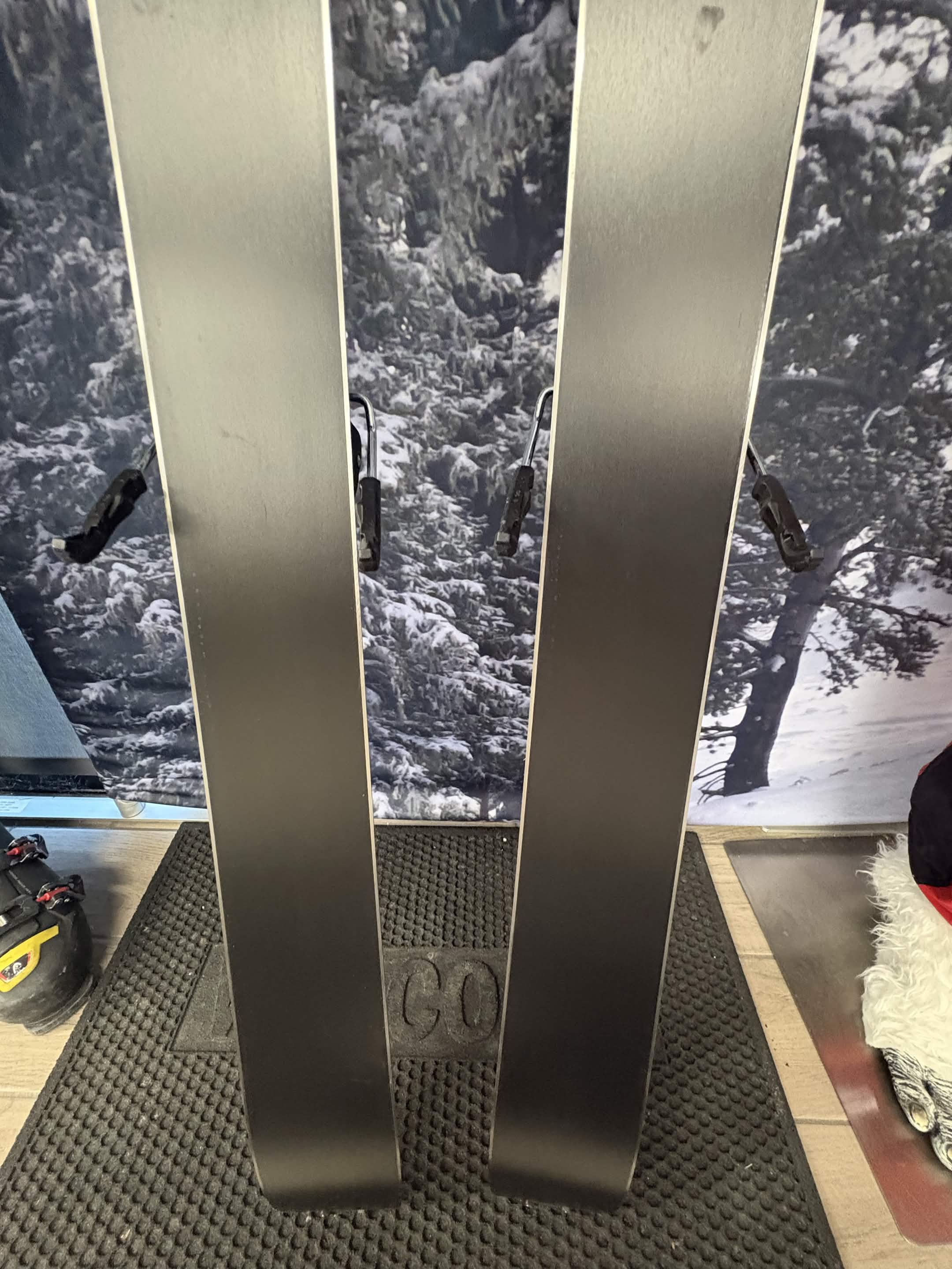 Atomic Bent Chetler 85 R 175cm Skis w/ ATOMIC M10 GW SYS ATO Demo Binding -New 2027