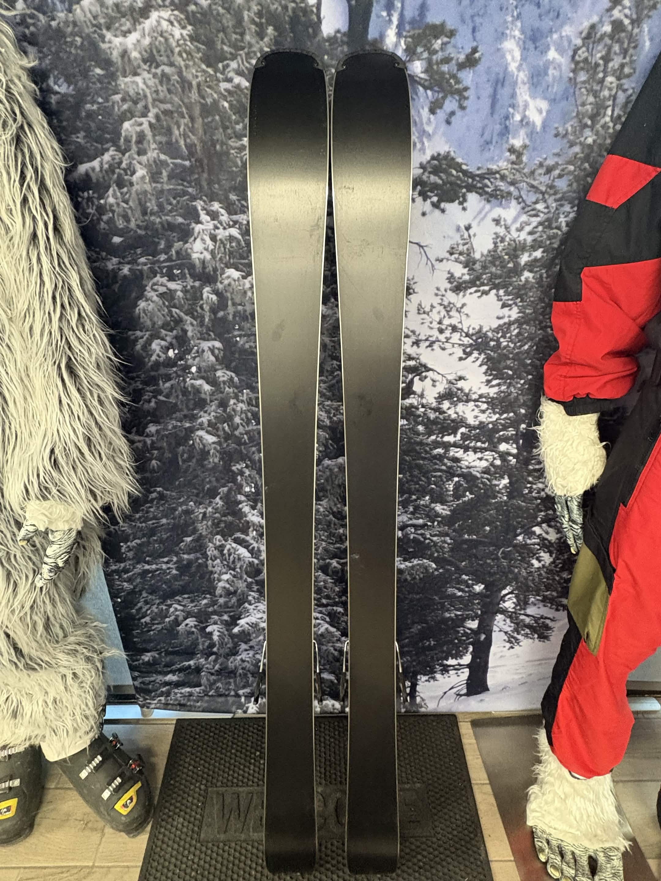 Atomic Bent Chetler 85R 160cm Skis w/ ATOMIC EM10 GW ATO SYS Demo Binding - New 2026