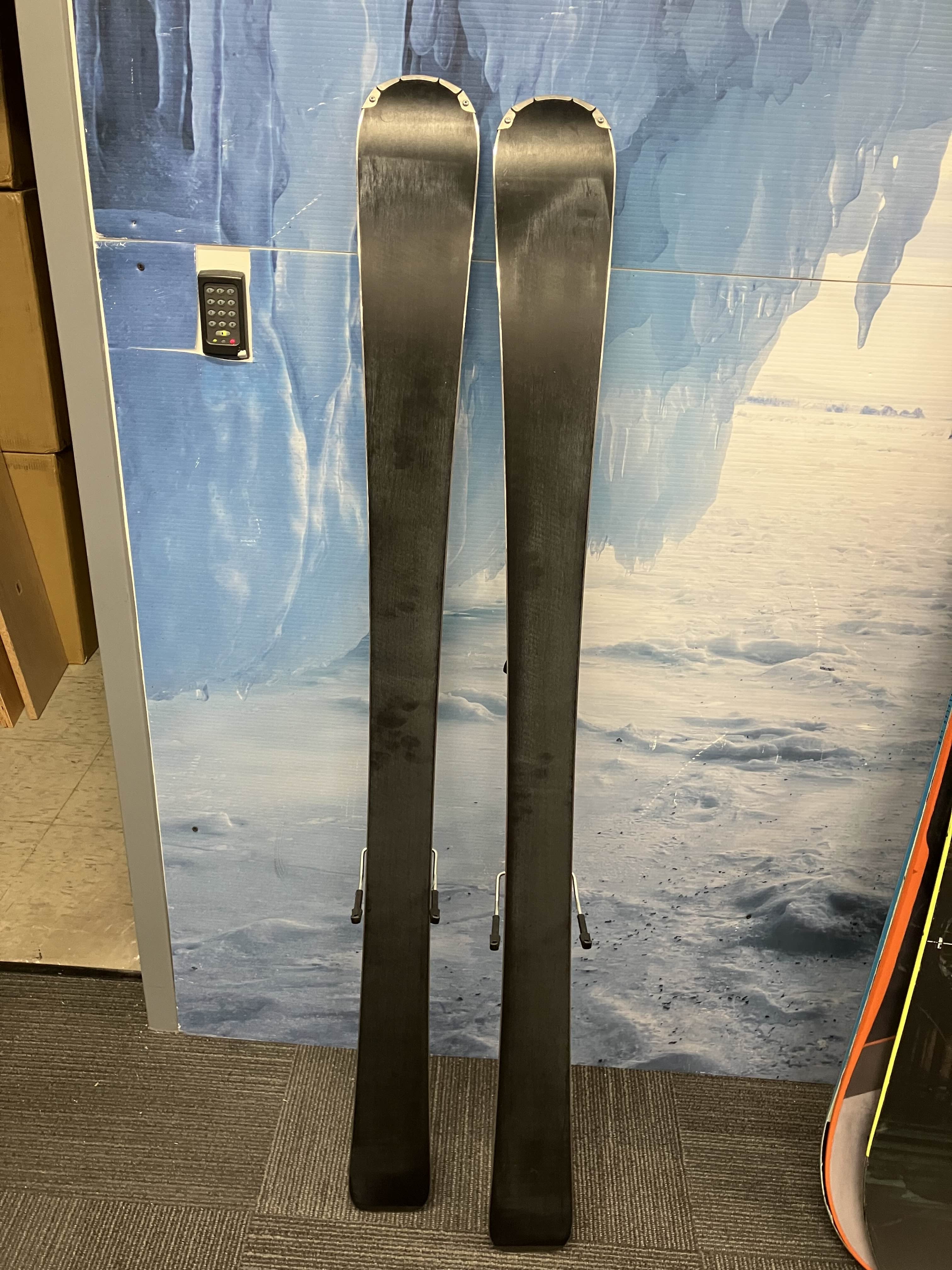 Used Rossignol 82 Basalt Ski - 144CM W/ Look NX 12 Demo Binding