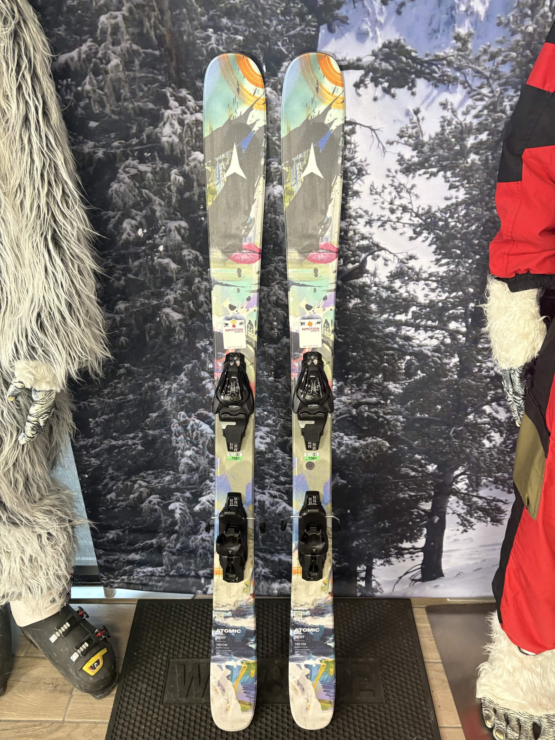 Atomic Bent Jr 140cm Skis w/ Atomic L6 GW SYS ATO Demo Binding - New 2027