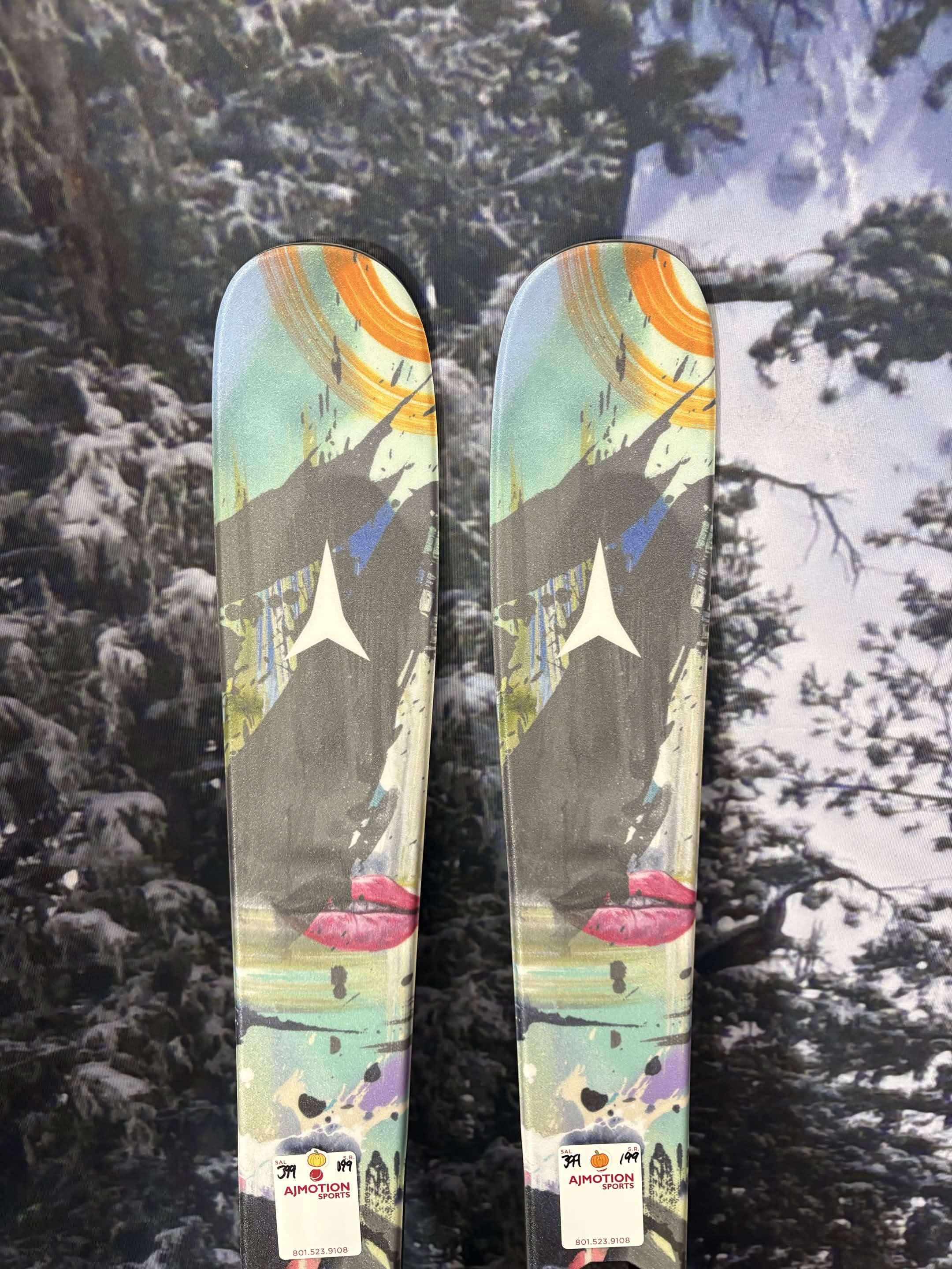 Atomic Bent Jr 140cm Skis w/ Atomic L6 GW SYS ATO Demo Binding - New 2027