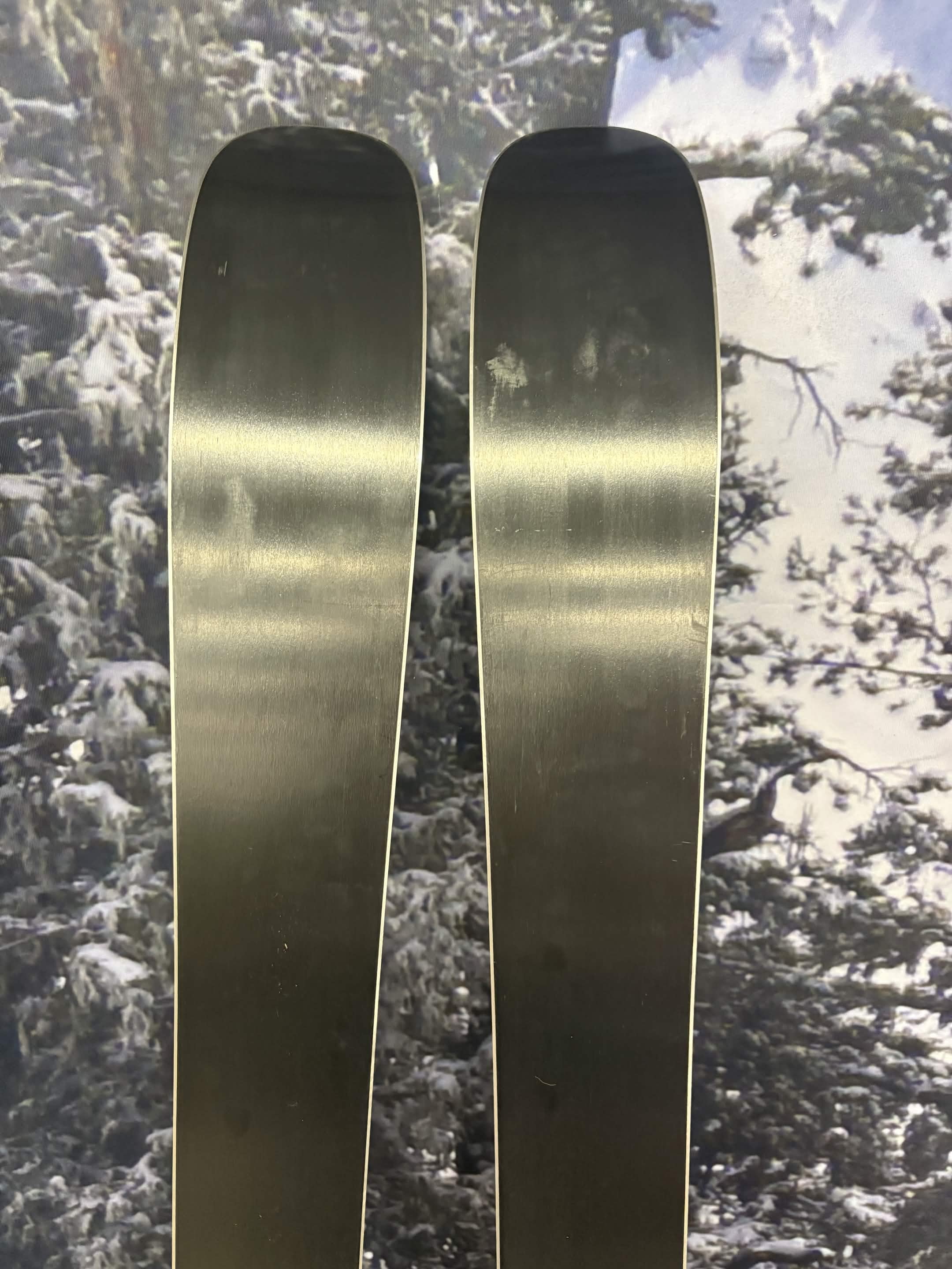Atomic Bent Jr 140cm Skis w/ Atomic L6 GW SYS ATO Demo Binding - New 2027
