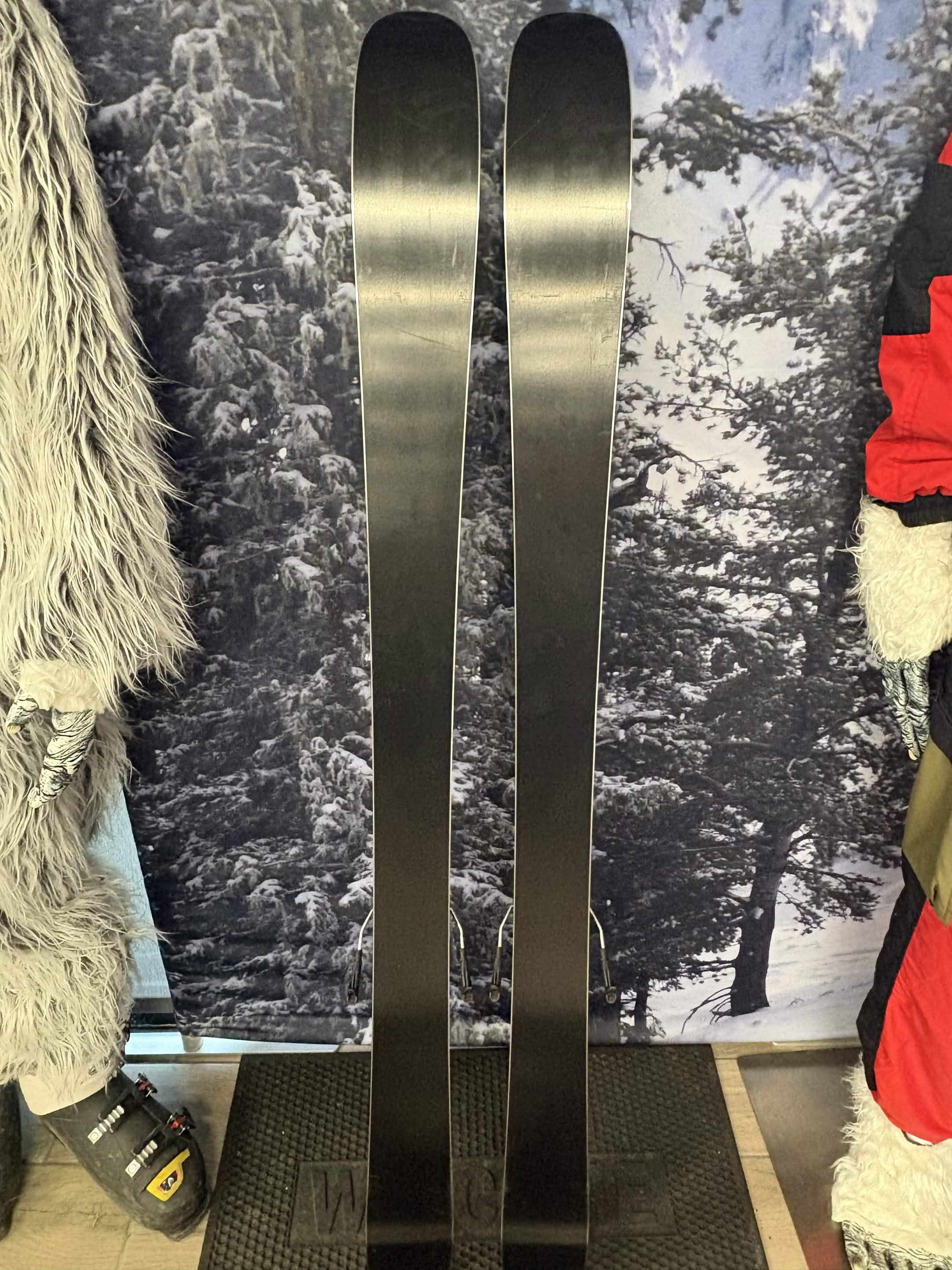 Atomic Bent Jr 150cm Skis w/ Atomic L6 GW SYS ATO Demo Binding - New 2027